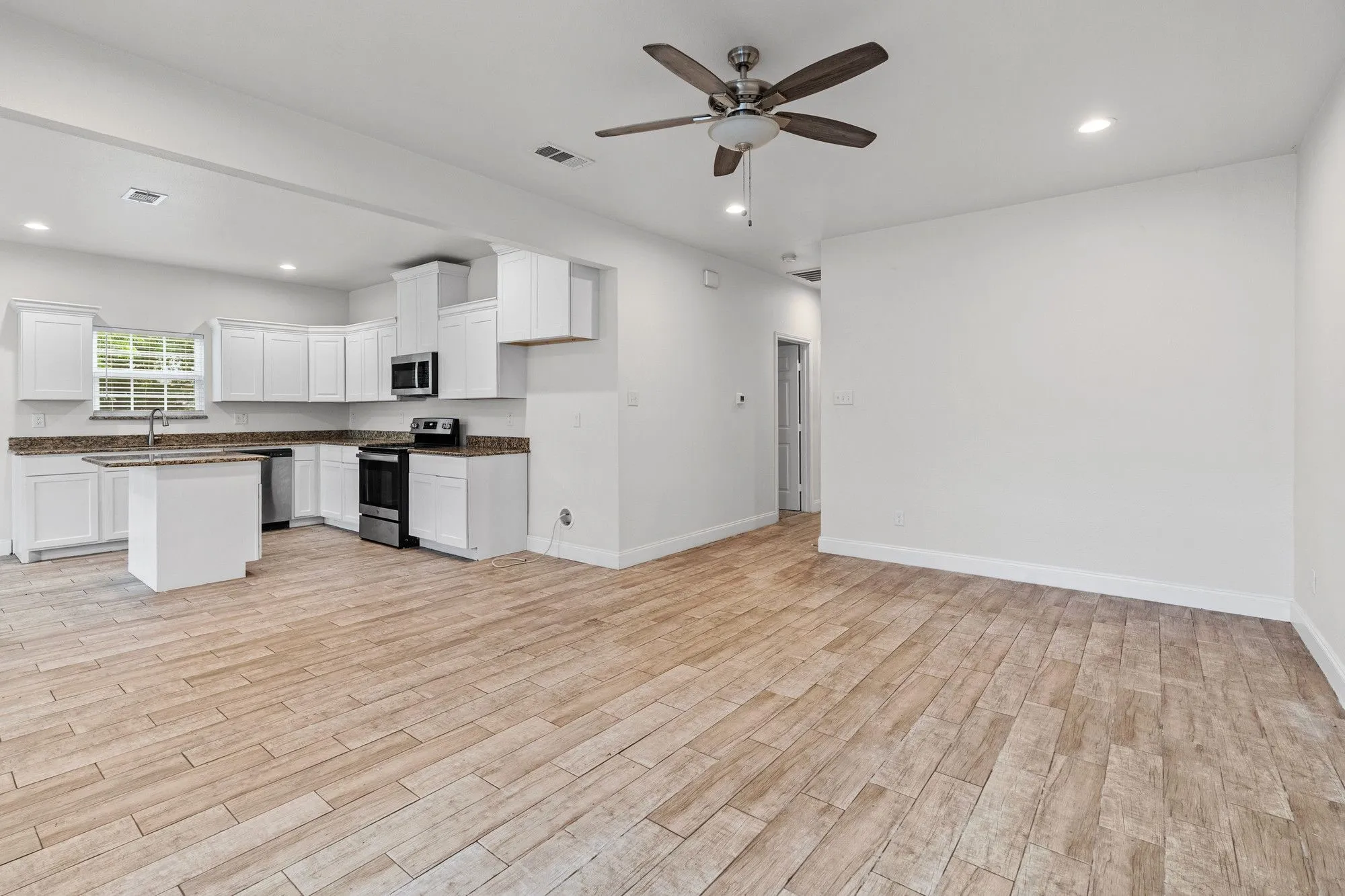 Single Family Residence For Sale in Hunt County , 2812 Bourland Street, Greenville, Texas 75401, 3 Bedroom, 2 Bathroom, 1 Garage spaces, 1,471 Sqft, built in 2020, mls#21285911, Real Estate Agent in Greenville, Homes For Sale in Hunt county, Homes For Sale in Greenville, Realtor in Greenville Texas, Real Estate Brokerage Independent Realty Texas, Luminita Cordes Realtor