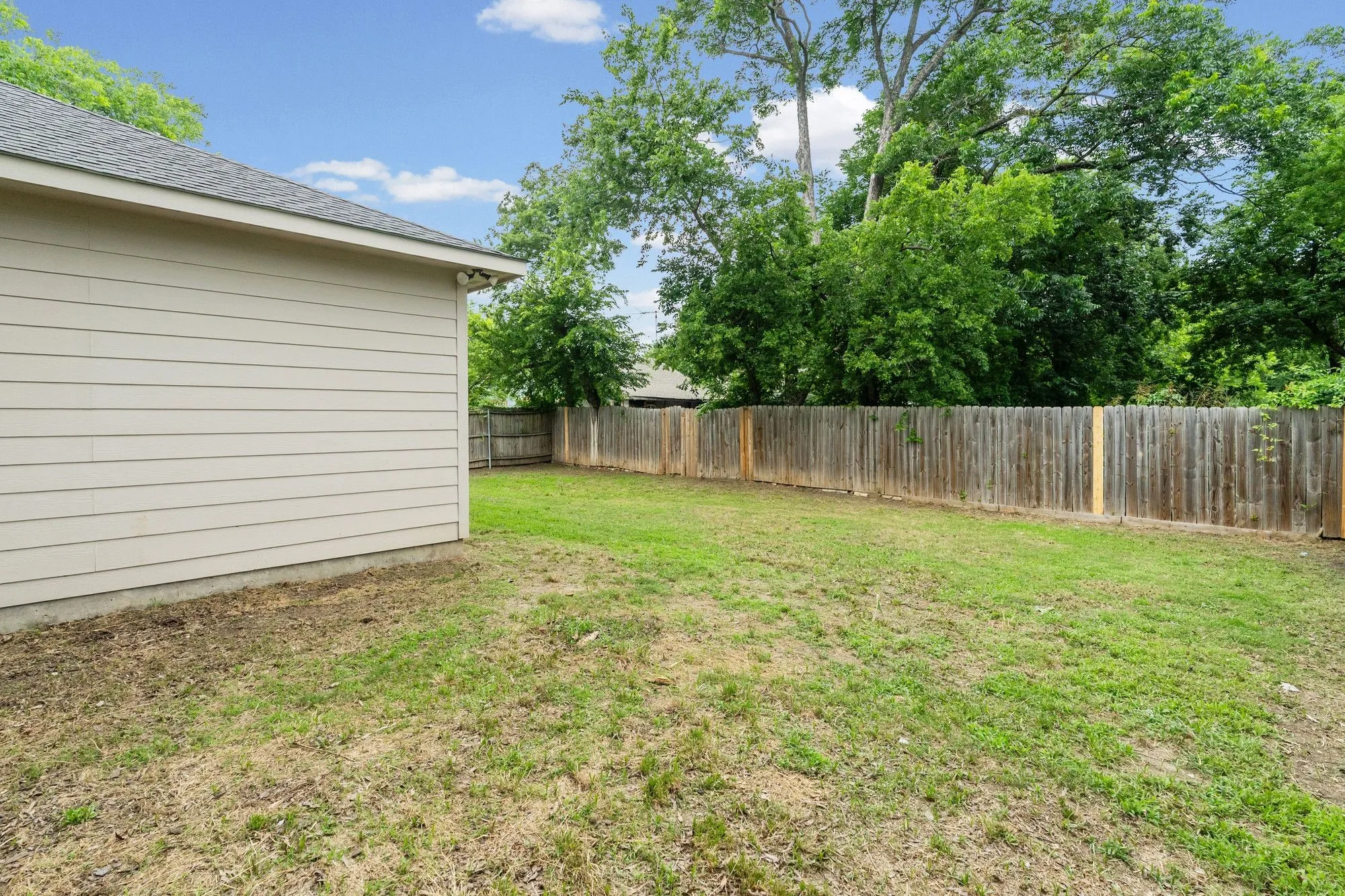 Single Family Residence For Sale in Hunt County , 2812 Bourland Street, Greenville, Texas 75401, 3 Bedroom, 2 Bathroom, 1 Garage spaces, 1,471 Sqft, built in 2020, mls#21285911, Real Estate Agent in Greenville, Homes For Sale in Hunt county, Homes For Sale in Greenville, Realtor in Greenville Texas, Real Estate Brokerage Independent Realty Texas, Luminita Cordes Realtor