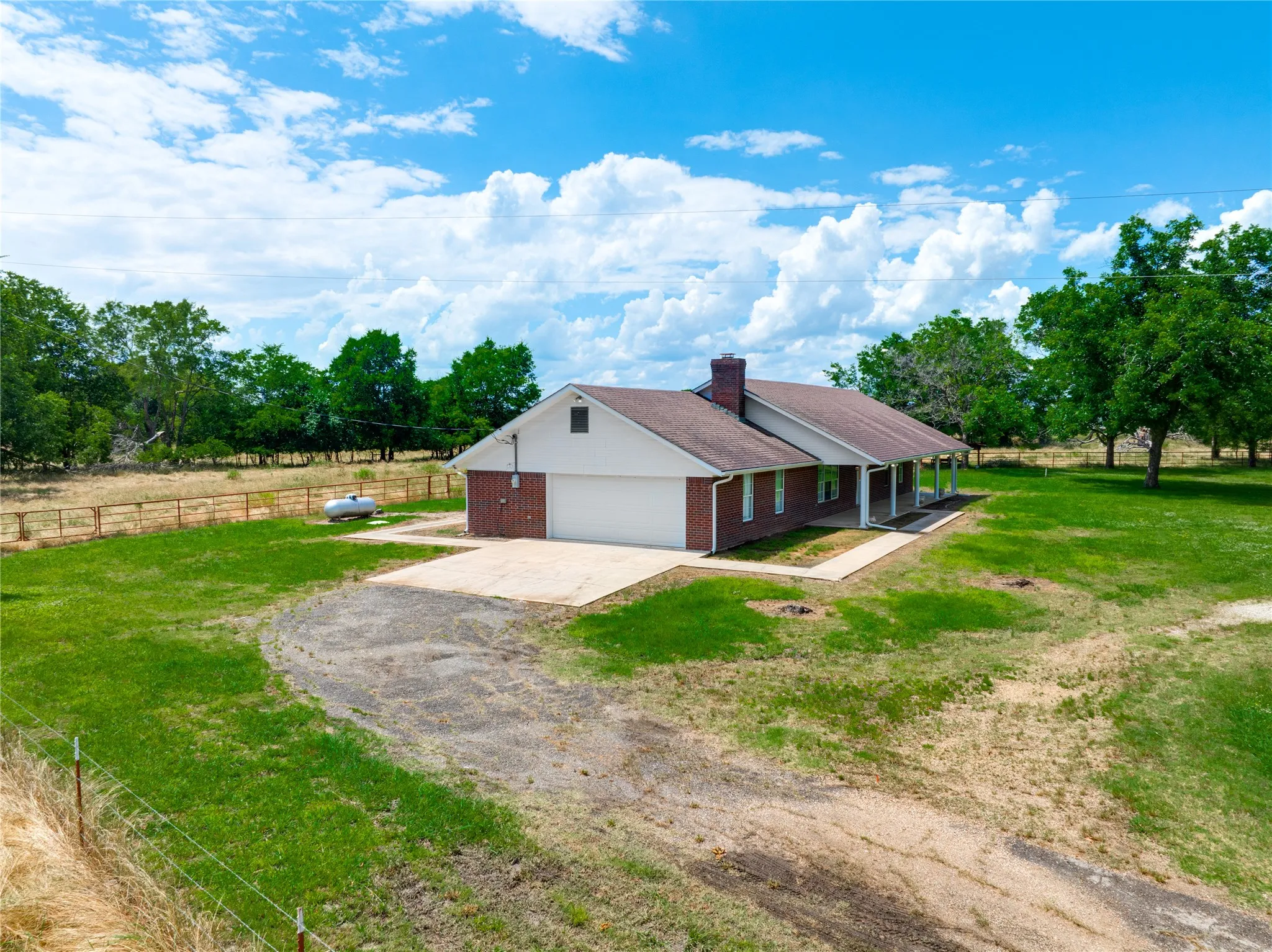 Single Family Residence For Sale in Red River (TX) County , 7350 Farm Road 2573, Clarksville, Texas 75426, 3 Bedrooms, 2 Bathrooms, 2 Garage spaces, 1,770 Sqft, built in 1993, Price $299,900, mls#21285901, Real Estate Agent in Clarksville, Homes For Sale in Red River (TX) county, Homes For Sale in Clarksville, Realtor in Clarksville Texas, Real Estate Brokerage Independent Realty Texas, Luminita Cordes Realtor