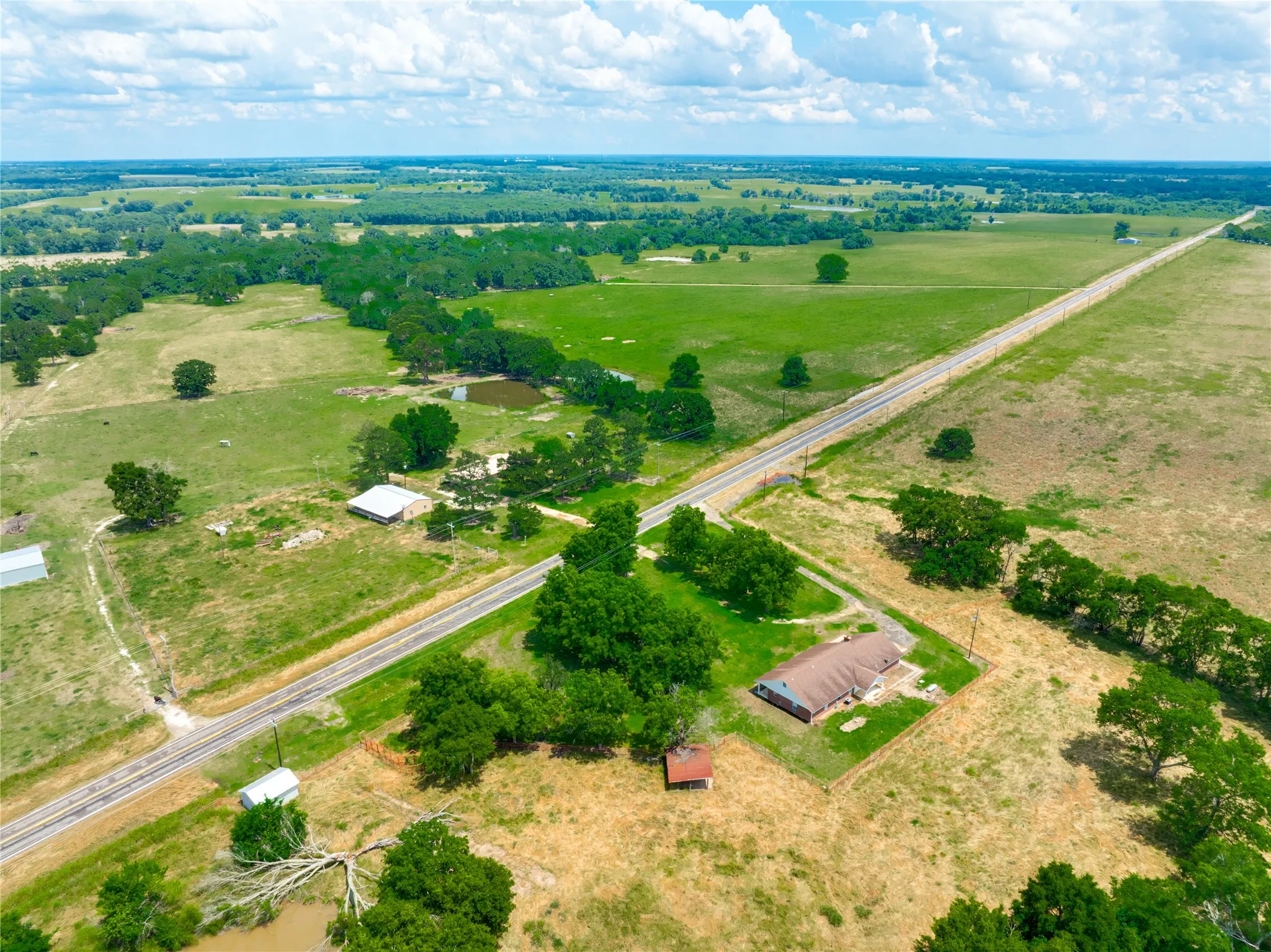 Single Family Residence For Sale in Red River (TX) County , 7350 Farm Road 2573, Clarksville, Texas 75426, 3 Bedrooms, 2 Bathrooms, 2 Garage spaces, 1,770 Sqft, built in 1993, Price $299,900, mls#21285901, Real Estate Agent in Clarksville, Homes For Sale in Red River (TX) county, Homes For Sale in Clarksville, Realtor in Clarksville Texas, Real Estate Brokerage Independent Realty Texas, Luminita Cordes Realtor