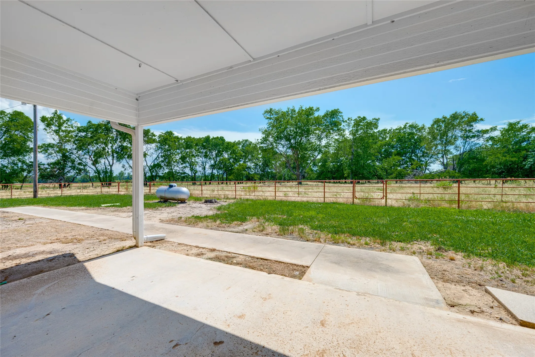 Single Family Residence For Sale in Red River (TX) County , 7350 Farm Road 2573, Clarksville, Texas 75426, 3 Bedrooms, 2 Bathrooms, 2 Garage spaces, 1,770 Sqft, built in 1993, Price $299,900, mls#21285901, Real Estate Agent in Clarksville, Homes For Sale in Red River (TX) county, Homes For Sale in Clarksville, Realtor in Clarksville Texas, Real Estate Brokerage Independent Realty Texas, Luminita Cordes Realtor