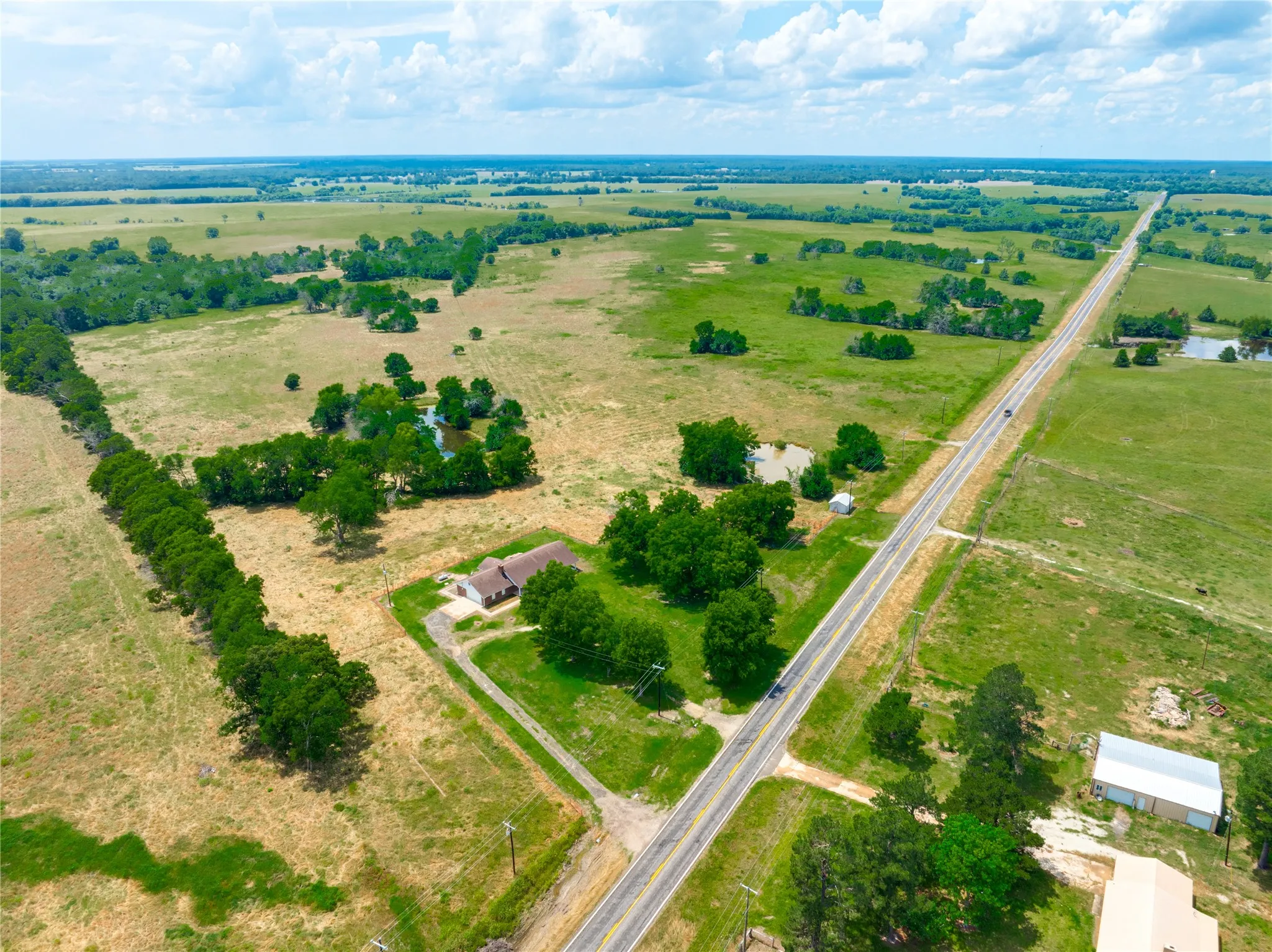 Single Family Residence For Sale in Red River (TX) County , 7350 Farm Road 2573, Clarksville, Texas 75426, 3 Bedrooms, 2 Bathrooms, 2 Garage spaces, 1,770 Sqft, built in 1993, Price $299,900, mls#21285901, Real Estate Agent in Clarksville, Homes For Sale in Red River (TX) county, Homes For Sale in Clarksville, Realtor in Clarksville Texas, Real Estate Brokerage Independent Realty Texas, Luminita Cordes Realtor