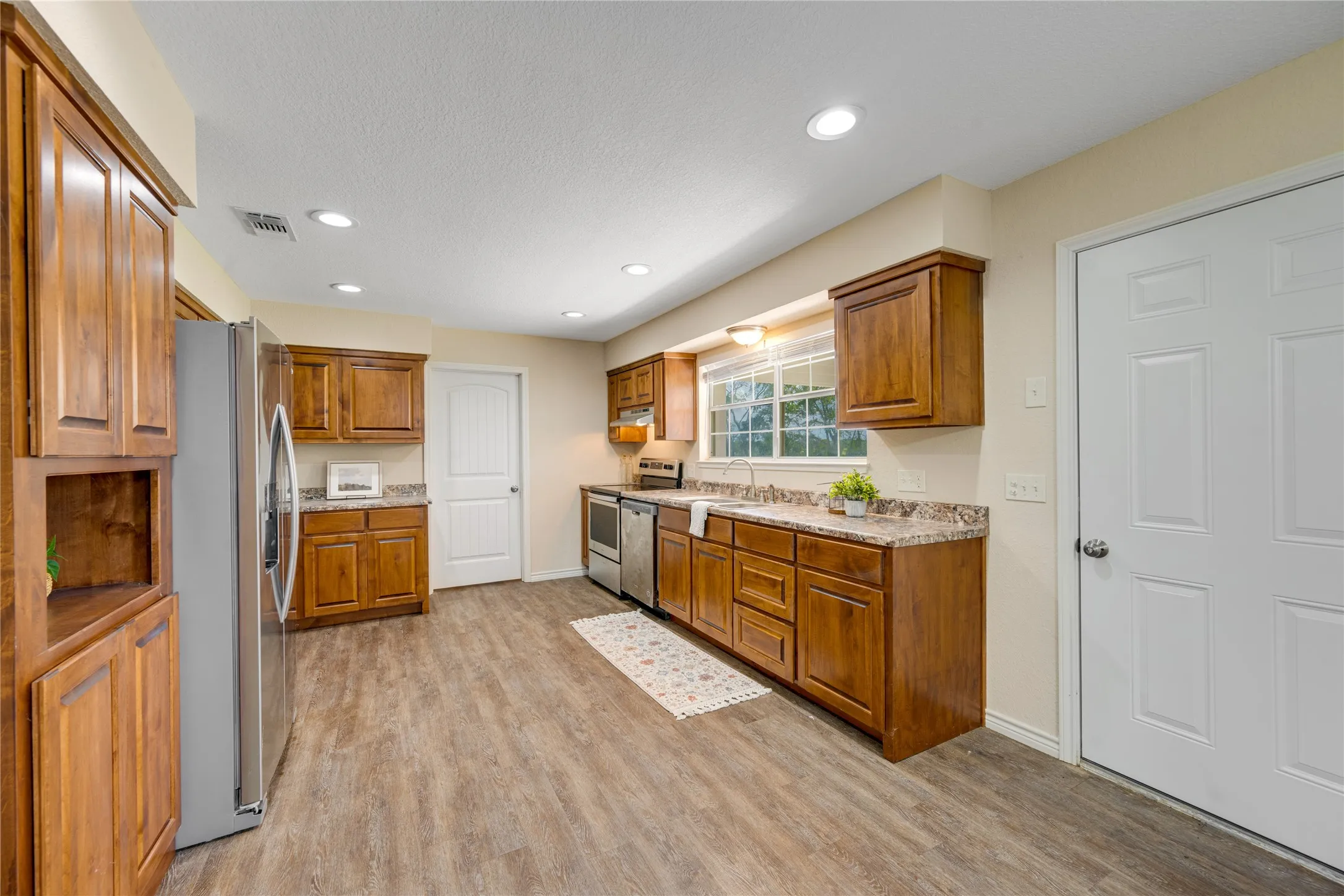 Single Family Residence For Sale in Red River (TX) County , 7350 Farm Road 2573, Clarksville, Texas 75426, 3 Bedrooms, 2 Bathrooms, 2 Garage spaces, 1,770 Sqft, built in 1993, Price $299,900, mls#21285901, Real Estate Agent in Clarksville, Homes For Sale in Red River (TX) county, Homes For Sale in Clarksville, Realtor in Clarksville Texas, Real Estate Brokerage Independent Realty Texas, Luminita Cordes Realtor