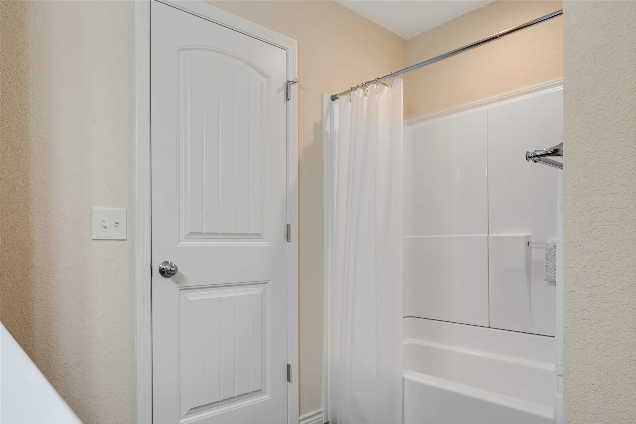 Single Family Residence For Sale in Red River (TX) County , 7350 Farm Road 2573, Clarksville, Texas 75426, 3 Bedrooms, 2 Bathrooms, 2 Garage spaces, 1,770 Sqft, built in 1993, Price $299,900, mls#21285901, Real Estate Agent in Clarksville, Homes For Sale in Red River (TX) county, Homes For Sale in Clarksville, Realtor in Clarksville Texas, Real Estate Brokerage Independent Realty Texas, Luminita Cordes Realtor
