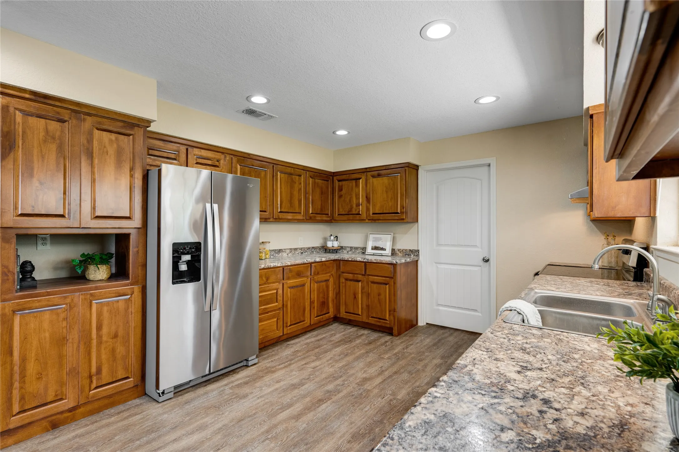 Single Family Residence For Sale in Red River (TX) County , 7350 Farm Road 2573, Clarksville, Texas 75426, 3 Bedrooms, 2 Bathrooms, 2 Garage spaces, 1,770 Sqft, built in 1993, Price $299,900, mls#21285901, Real Estate Agent in Clarksville, Homes For Sale in Red River (TX) county, Homes For Sale in Clarksville, Realtor in Clarksville Texas, Real Estate Brokerage Independent Realty Texas, Luminita Cordes Realtor