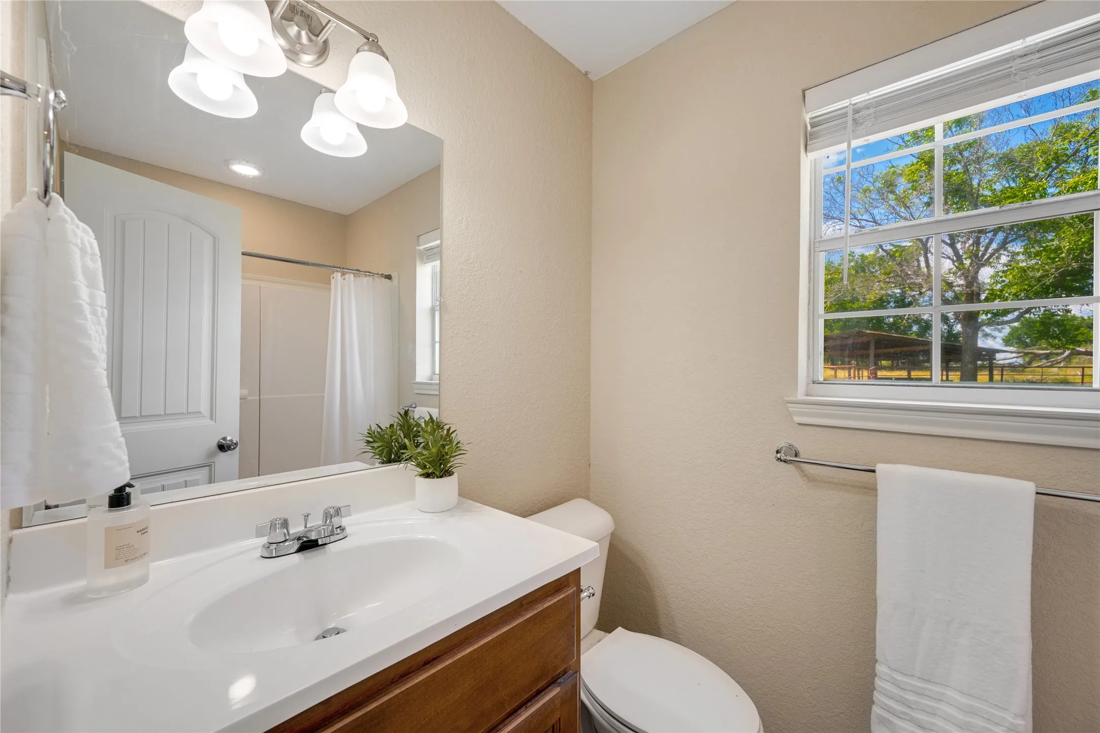 Single Family Residence For Sale in Red River (TX) County , 7350 Farm Road 2573, Clarksville, Texas 75426, 3 Bedrooms, 2 Bathrooms, 2 Garage spaces, 1,770 Sqft, built in 1993, Price $299,900, mls#21285901, Real Estate Agent in Clarksville, Homes For Sale in Red River (TX) county, Homes For Sale in Clarksville, Realtor in Clarksville Texas, Real Estate Brokerage Independent Realty Texas, Luminita Cordes Realtor