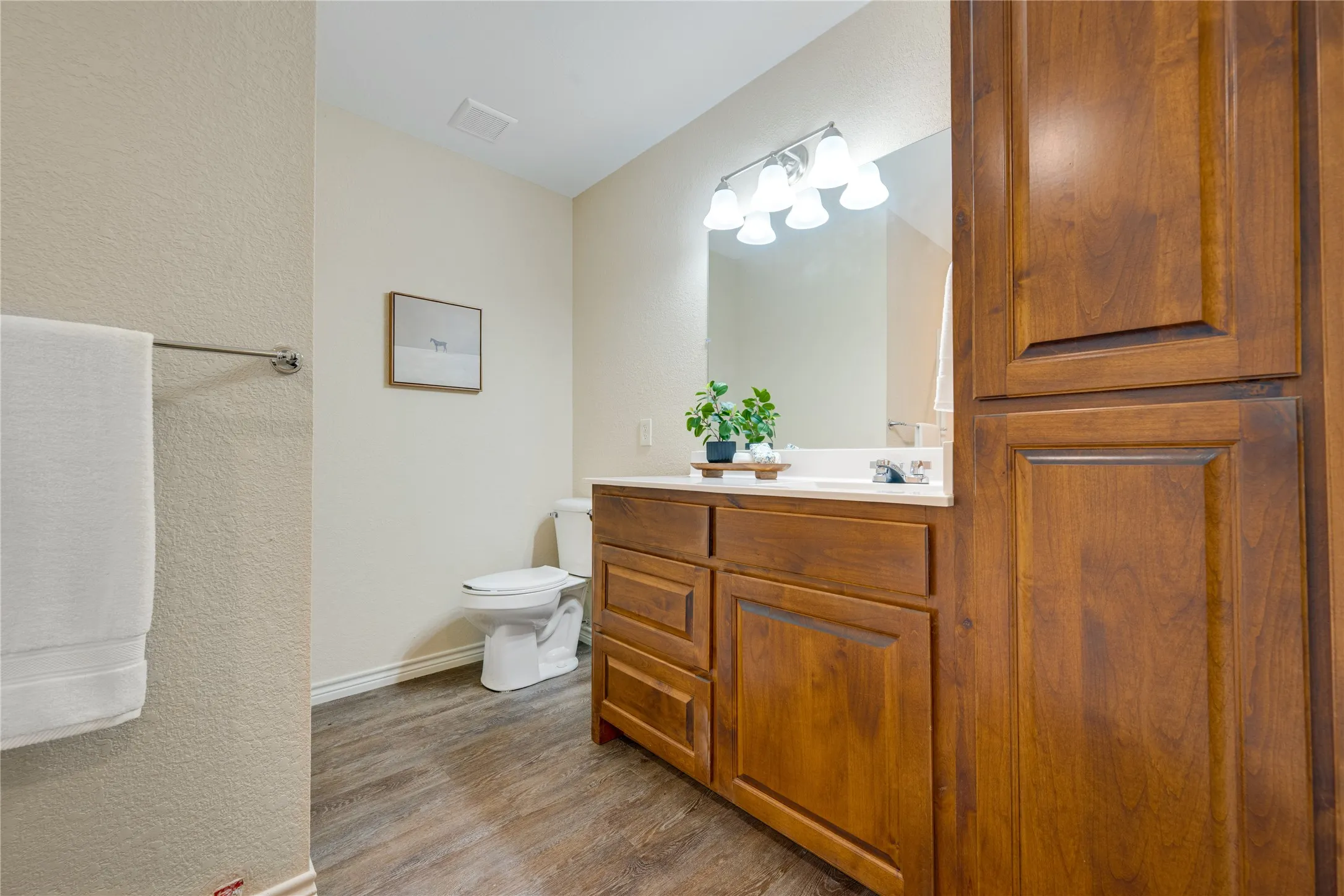 Single Family Residence For Sale in Red River (TX) County , 7350 Farm Road 2573, Clarksville, Texas 75426, 3 Bedrooms, 2 Bathrooms, 2 Garage spaces, 1,770 Sqft, built in 1993, Price $299,900, mls#21285901, Real Estate Agent in Clarksville, Homes For Sale in Red River (TX) county, Homes For Sale in Clarksville, Realtor in Clarksville Texas, Real Estate Brokerage Independent Realty Texas, Luminita Cordes Realtor