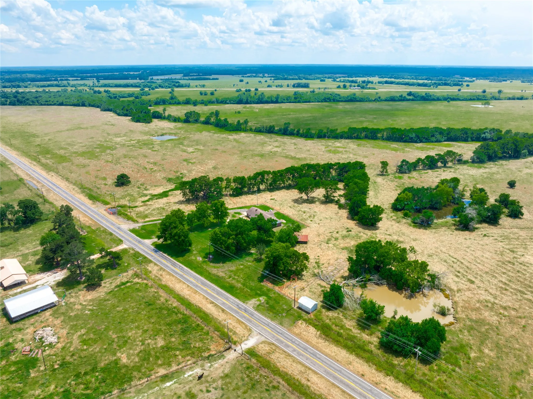 Single Family Residence For Sale in Red River (TX) County , 7350 Farm Road 2573, Clarksville, Texas 75426, 3 Bedrooms, 2 Bathrooms, 2 Garage spaces, 1,770 Sqft, built in 1993, Price $299,900, mls#21285901, Real Estate Agent in Clarksville, Homes For Sale in Red River (TX) county, Homes For Sale in Clarksville, Realtor in Clarksville Texas, Real Estate Brokerage Independent Realty Texas, Luminita Cordes Realtor