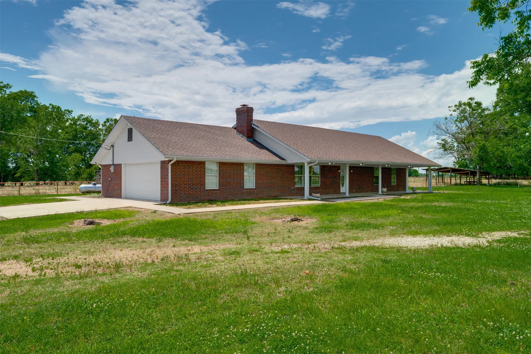Single Family Residence For Sale in Red River (TX) County , 7350 Farm Road 2573, Clarksville, Texas 75426, 3 Bedrooms, 2 Bathrooms, 2 Garage spaces, 1,770 Sqft, built in 1993, Price $299,900, mls#21285901, Real Estate Agent in Clarksville, Homes For Sale in Red River (TX) county, Homes For Sale in Clarksville, Realtor in Clarksville Texas, Real Estate Brokerage Independent Realty Texas, Luminita Cordes Realtor
