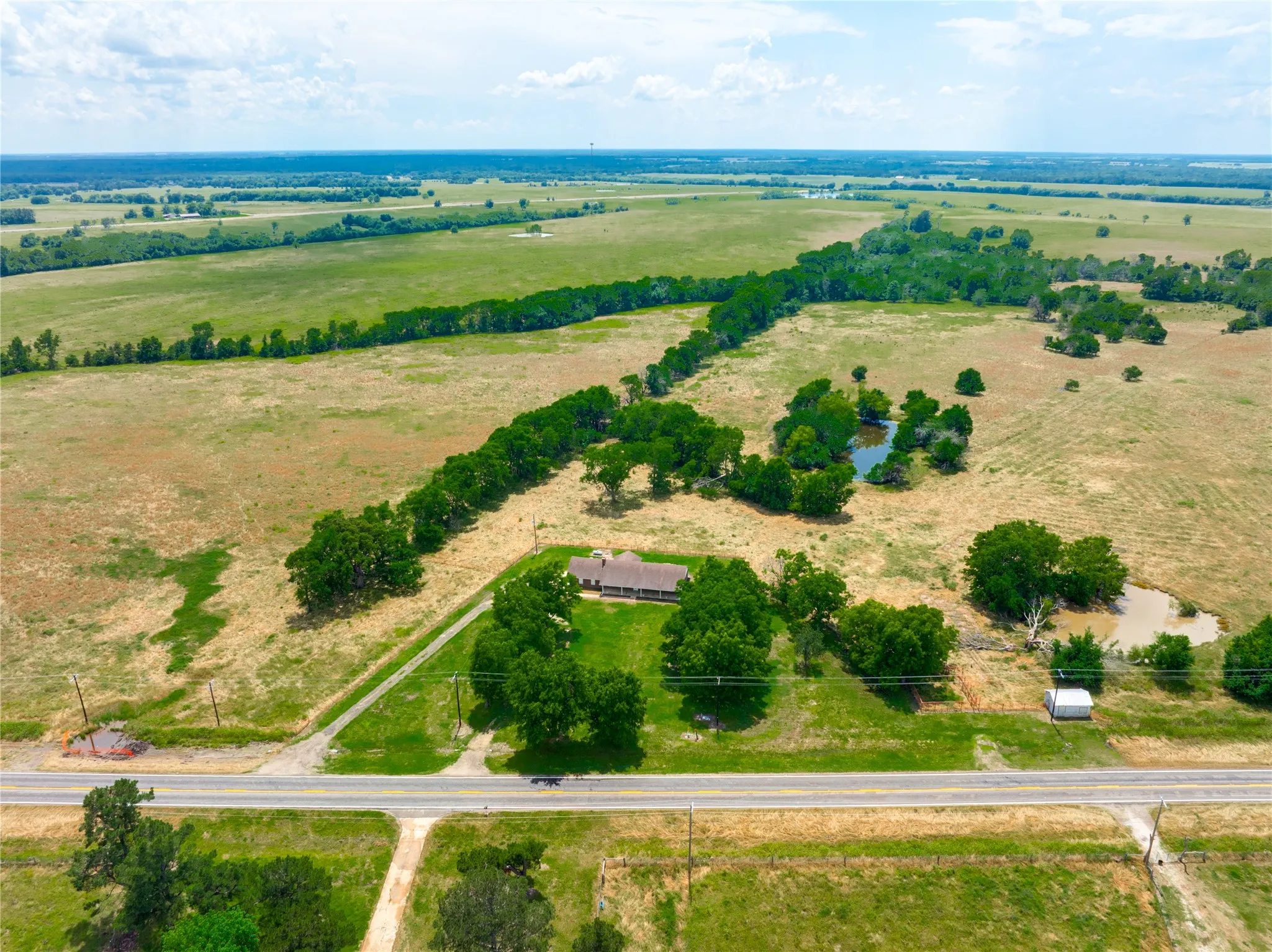 Single Family Residence For Sale in Red River (TX) County , 7350 Farm Road 2573, Clarksville, Texas 75426, 3 Bedrooms, 2 Bathrooms, 2 Garage spaces, 1,770 Sqft, built in 1993, Price $299,900, mls#21285901, Real Estate Agent in Clarksville, Homes For Sale in Red River (TX) county, Homes For Sale in Clarksville, Realtor in Clarksville Texas, Real Estate Brokerage Independent Realty Texas, Luminita Cordes Realtor