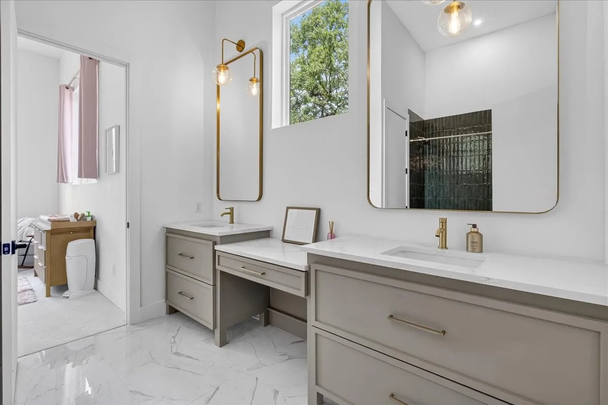 En-suite guest bathroom providing added privacy for visitors