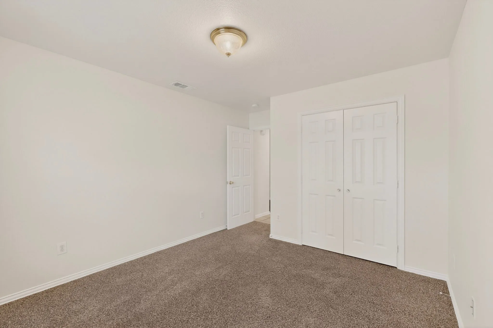 Single Family Residence For Sale in Dallas County , 2319 Great Light Drive, Dallas, Texas 75228, 3 Bedroom, 2 Bathroom, 2 Garage spaces, 1,767 Sqft, built in 2006, mls#21284281, Real Estate Agent in Dallas, Homes For Sale in Dallas county, Homes For Sale in Dallas, Realtor in Dallas Texas, Real Estate Brokerage Independent Realty Texas, Luminita Cordes Realtor