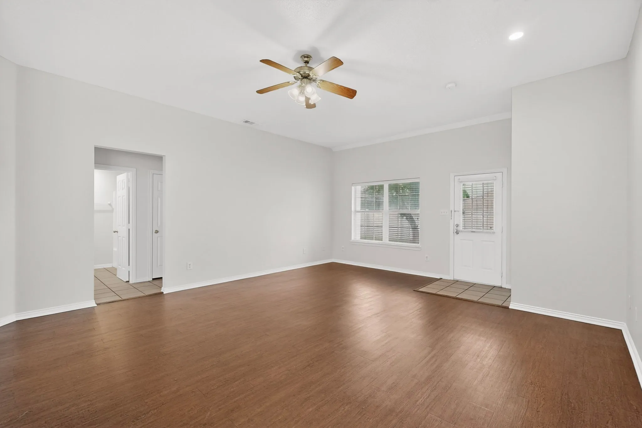 Single Family Residence For Sale in Dallas County , 2319 Great Light Drive, Dallas, Texas 75228, 3 Bedroom, 2 Bathroom, 2 Garage spaces, 1,767 Sqft, built in 2006, mls#21284281, Real Estate Agent in Dallas, Homes For Sale in Dallas county, Homes For Sale in Dallas, Realtor in Dallas Texas, Real Estate Brokerage Independent Realty Texas, Luminita Cordes Realtor