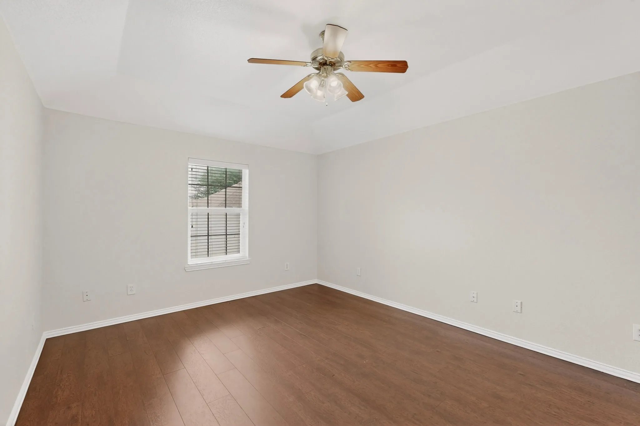 Single Family Residence For Sale in Dallas County , 2319 Great Light Drive, Dallas, Texas 75228, 3 Bedroom, 2 Bathroom, 2 Garage spaces, 1,767 Sqft, built in 2006, mls#21284281, Real Estate Agent in Dallas, Homes For Sale in Dallas county, Homes For Sale in Dallas, Realtor in Dallas Texas, Real Estate Brokerage Independent Realty Texas, Luminita Cordes Realtor
