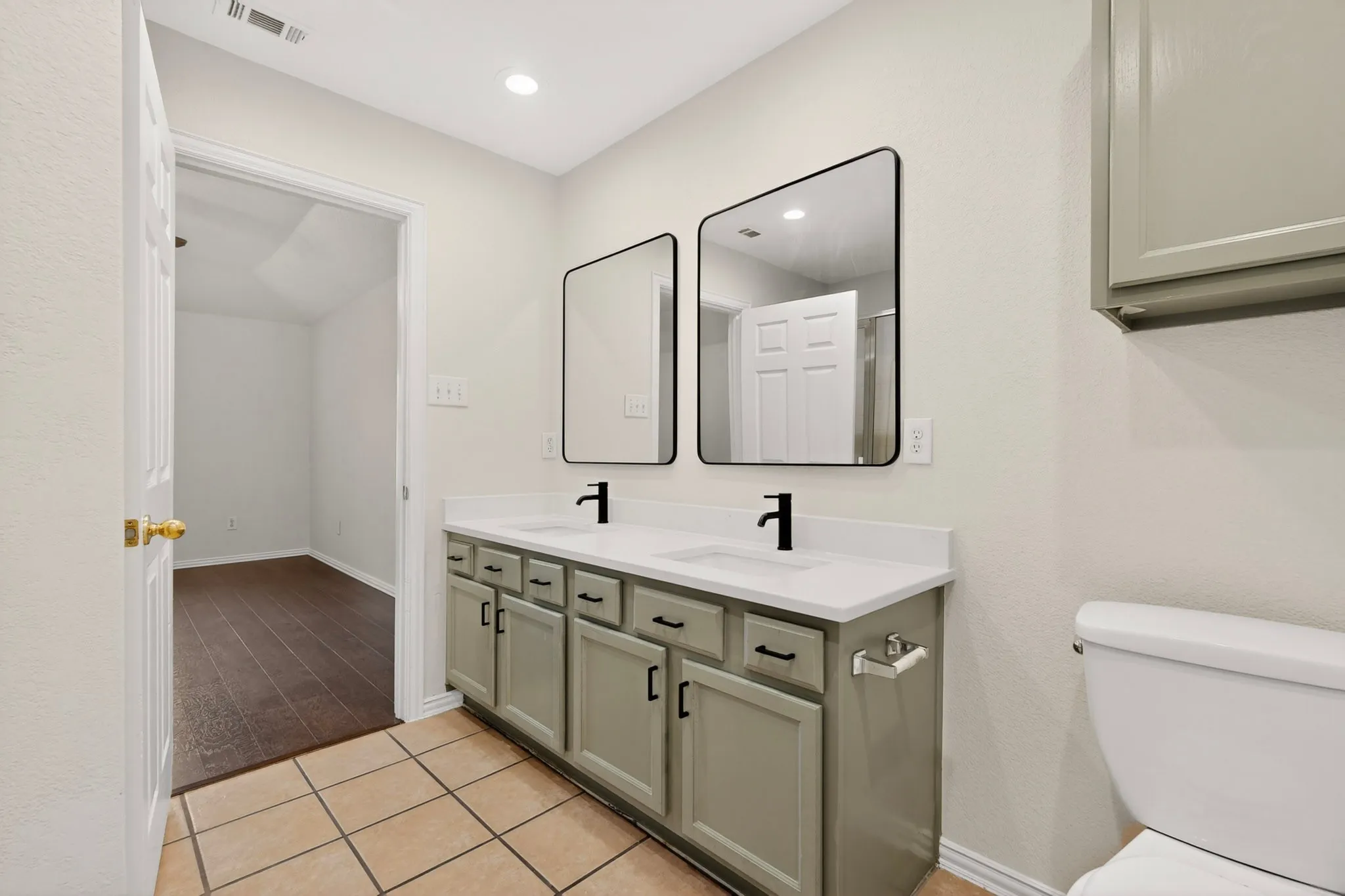 Single Family Residence For Sale in Dallas County , 2319 Great Light Drive, Dallas, Texas 75228, 3 Bedroom, 2 Bathroom, 2 Garage spaces, 1,767 Sqft, built in 2006, mls#21284281, Real Estate Agent in Dallas, Homes For Sale in Dallas county, Homes For Sale in Dallas, Realtor in Dallas Texas, Real Estate Brokerage Independent Realty Texas, Luminita Cordes Realtor