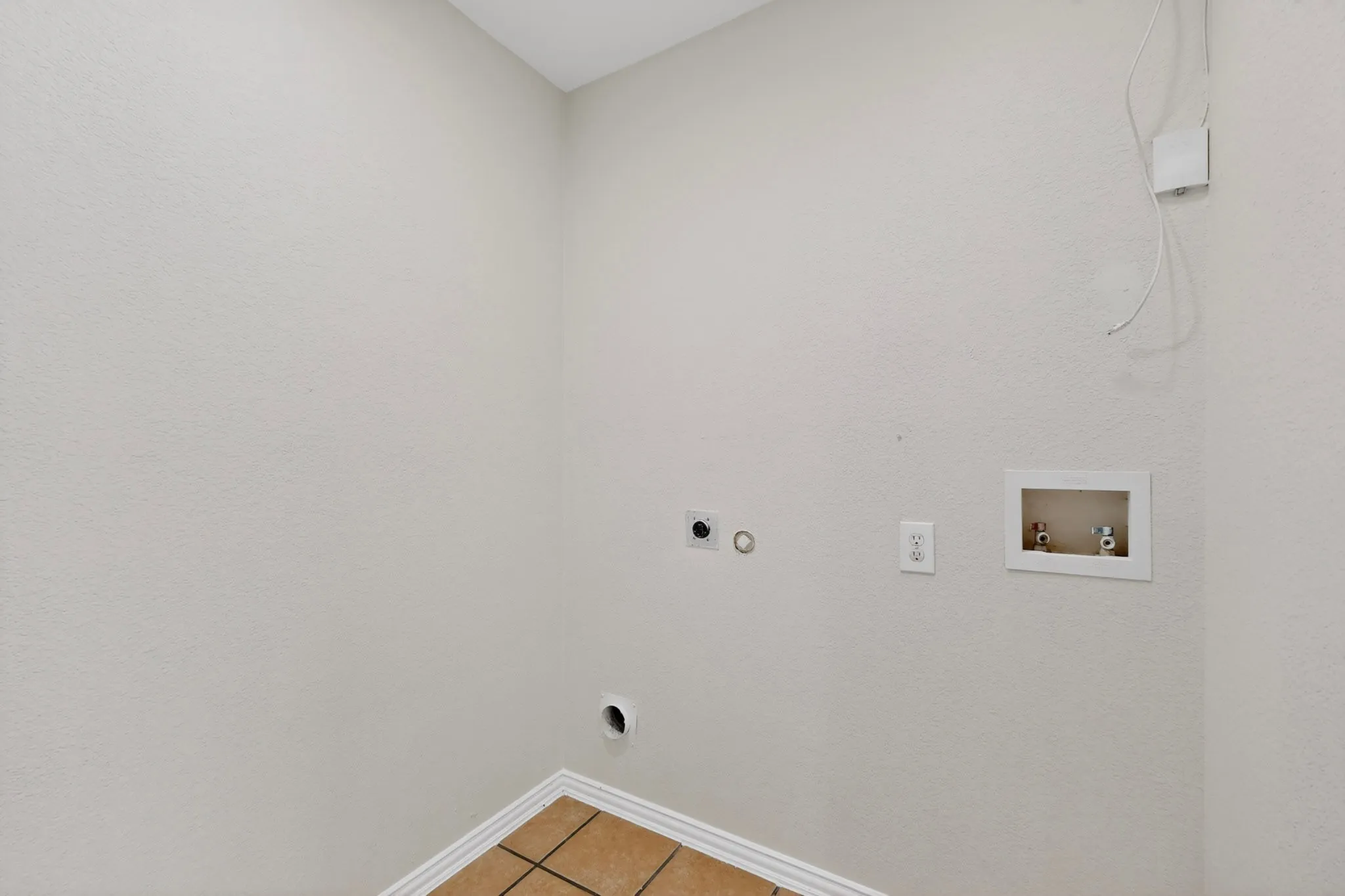 Single Family Residence For Sale in Dallas County , 2319 Great Light Drive, Dallas, Texas 75228, 3 Bedroom, 2 Bathroom, 2 Garage spaces, 1,767 Sqft, built in 2006, mls#21284281, Real Estate Agent in Dallas, Homes For Sale in Dallas county, Homes For Sale in Dallas, Realtor in Dallas Texas, Real Estate Brokerage Independent Realty Texas, Luminita Cordes Realtor