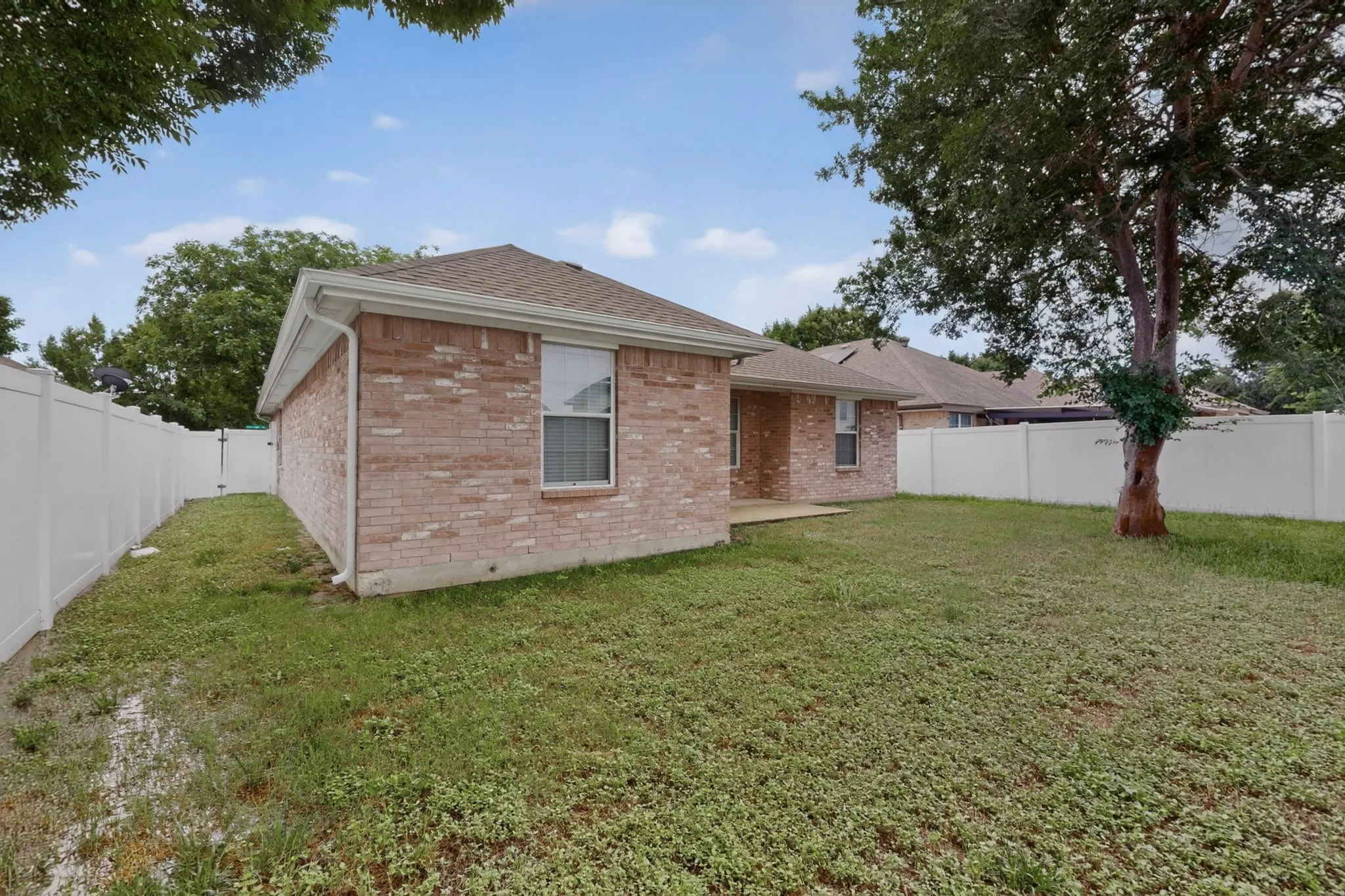 Single Family Residence For Sale in Dallas County , 2319 Great Light Drive, Dallas, Texas 75228, 3 Bedroom, 2 Bathroom, 2 Garage spaces, 1,767 Sqft, built in 2006, mls#21284281, Real Estate Agent in Dallas, Homes For Sale in Dallas county, Homes For Sale in Dallas, Realtor in Dallas Texas, Real Estate Brokerage Independent Realty Texas, Luminita Cordes Realtor