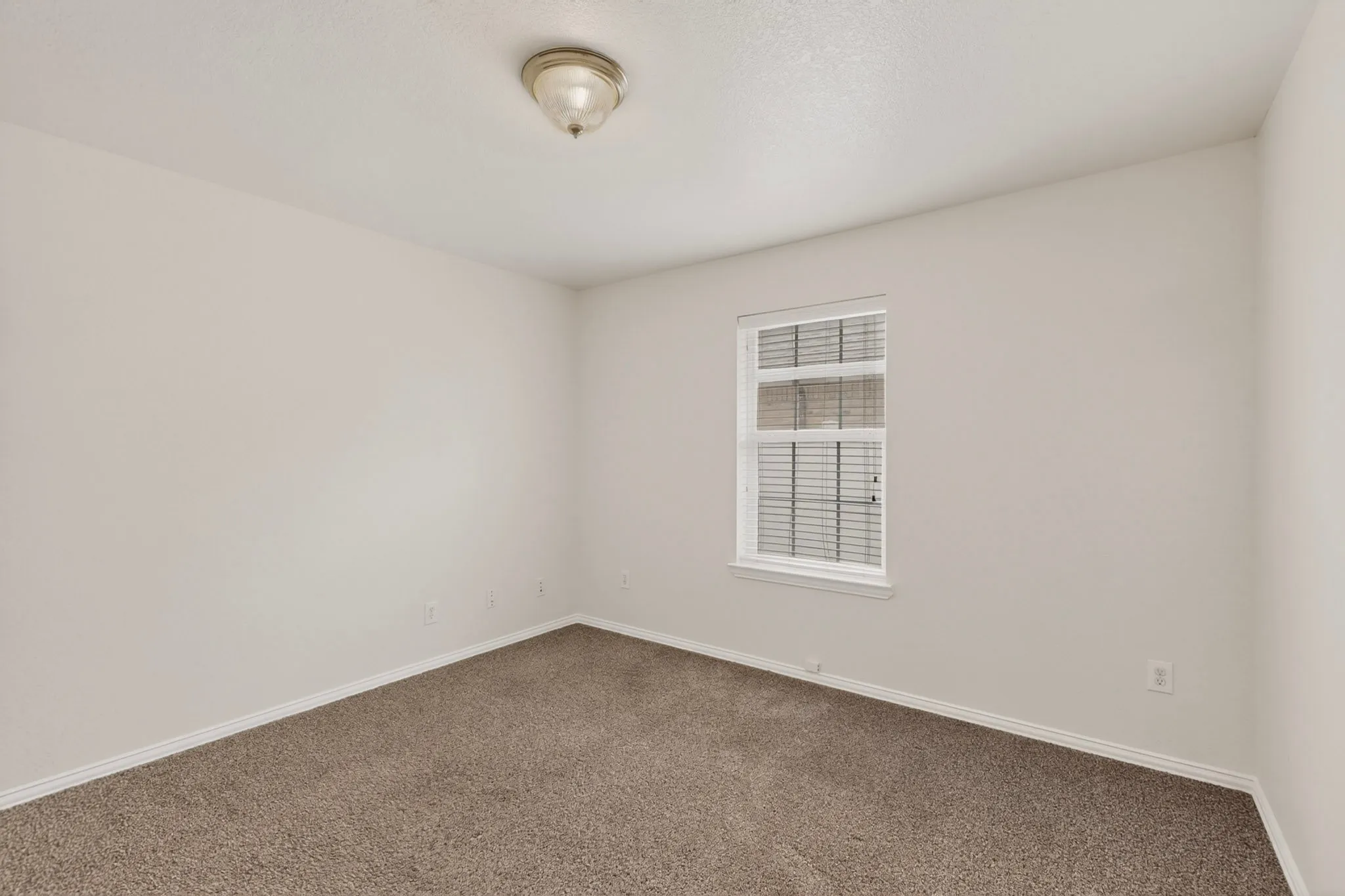 Single Family Residence For Sale in Dallas County , 2319 Great Light Drive, Dallas, Texas 75228, 3 Bedroom, 2 Bathroom, 2 Garage spaces, 1,767 Sqft, built in 2006, mls#21284281, Real Estate Agent in Dallas, Homes For Sale in Dallas county, Homes For Sale in Dallas, Realtor in Dallas Texas, Real Estate Brokerage Independent Realty Texas, Luminita Cordes Realtor