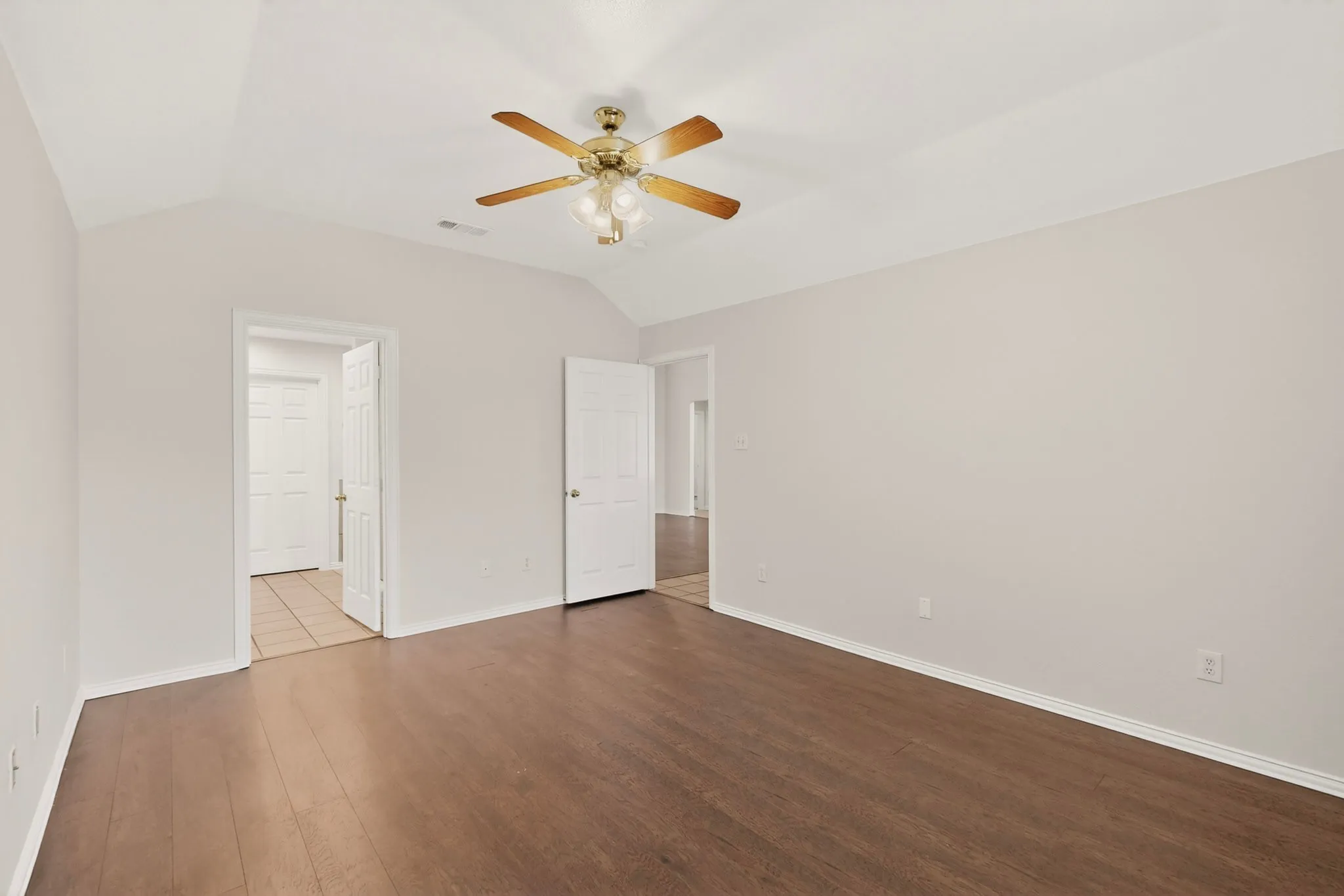 Single Family Residence For Sale in Dallas County , 2319 Great Light Drive, Dallas, Texas 75228, 3 Bedroom, 2 Bathroom, 2 Garage spaces, 1,767 Sqft, built in 2006, mls#21284281, Real Estate Agent in Dallas, Homes For Sale in Dallas county, Homes For Sale in Dallas, Realtor in Dallas Texas, Real Estate Brokerage Independent Realty Texas, Luminita Cordes Realtor
