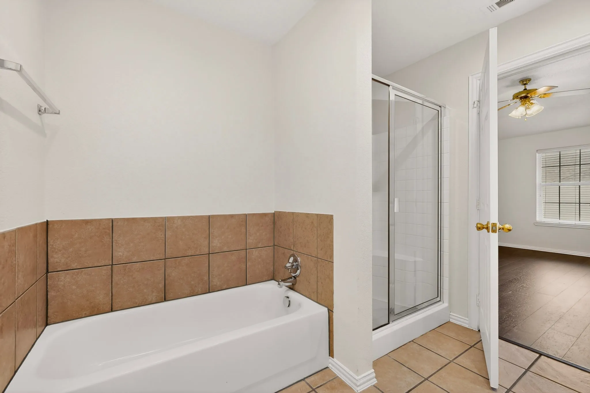 Single Family Residence For Sale in Dallas County , 2319 Great Light Drive, Dallas, Texas 75228, 3 Bedroom, 2 Bathroom, 2 Garage spaces, 1,767 Sqft, built in 2006, mls#21284281, Real Estate Agent in Dallas, Homes For Sale in Dallas county, Homes For Sale in Dallas, Realtor in Dallas Texas, Real Estate Brokerage Independent Realty Texas, Luminita Cordes Realtor