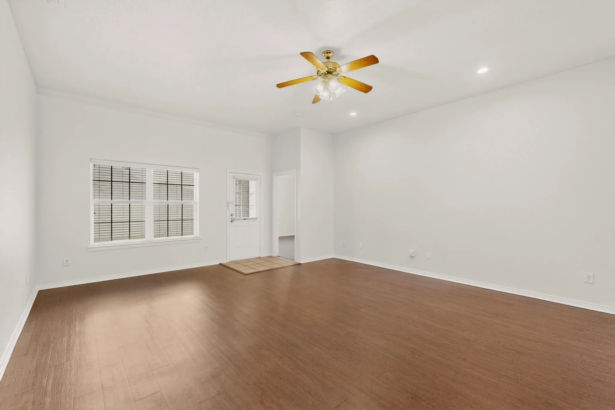 Single Family Residence For Sale in Dallas County , 2319 Great Light Drive, Dallas, Texas 75228, 3 Bedroom, 2 Bathroom, 2 Garage spaces, 1,767 Sqft, built in 2006, mls#21284281, Real Estate Agent in Dallas, Homes For Sale in Dallas county, Homes For Sale in Dallas, Realtor in Dallas Texas, Real Estate Brokerage Independent Realty Texas, Luminita Cordes Realtor