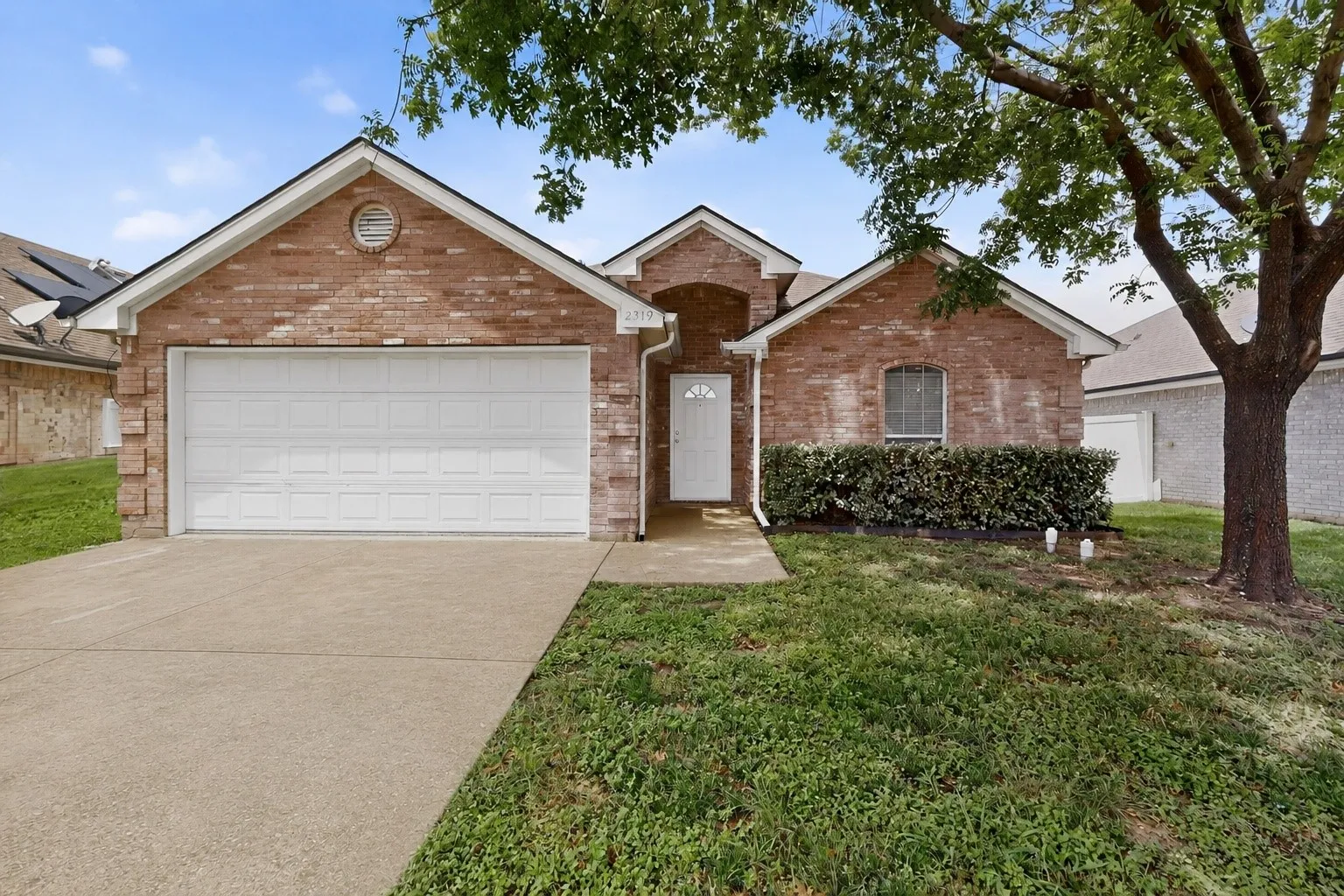 Single Family Residence For Sale in Dallas County , 2319 Great Light Drive, Dallas, Texas 75228, 3 Bedroom, 2 Bathroom, 2 Garage spaces, 1,767 Sqft, built in 2006, mls#21284281, Real Estate Agent in Dallas, Homes For Sale in Dallas county, Homes For Sale in Dallas, Realtor in Dallas Texas, Real Estate Brokerage Independent Realty Texas, Luminita Cordes Realtor