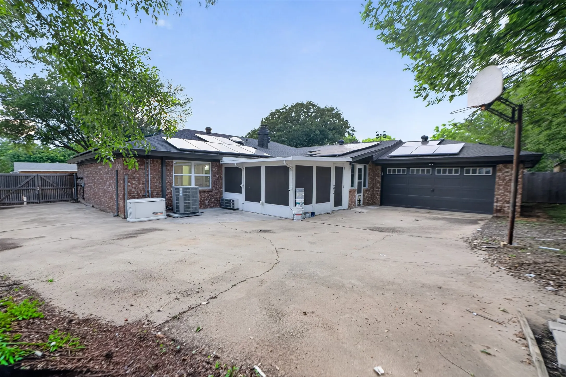 Single Family Residence For Sale in Tarrant County , 1716 Cynthia Lane, Hurst, Texas 76054, 4 Bedroom, 3 Bathroom, 2 Garage spaces, 2,252 Sqft, built in 1970, mls#21275791, Real Estate Agent in Hurst, Homes For Sale in Tarrant county, Homes For Sale in Hurst, Realtor in Hurst Texas, Real Estate Brokerage Independent Realty Texas, Luminita Cordes Realtor