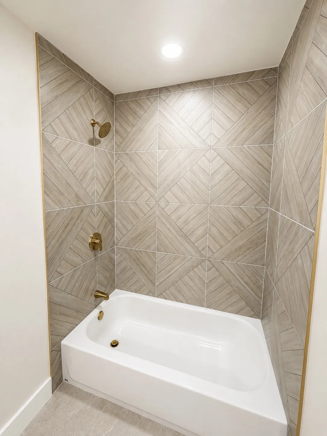 Single Family Residence For Sale in Tarrant County , 1716 Cynthia Lane, Hurst, Texas 76054, 4 Bedroom, 3 Bathroom, 2 Garage spaces, 2,252 Sqft, built in 1970, mls#21275791, Real Estate Agent in Hurst, Homes For Sale in Tarrant county, Homes For Sale in Hurst, Realtor in Hurst Texas, Real Estate Brokerage Independent Realty Texas, Luminita Cordes Realtor
