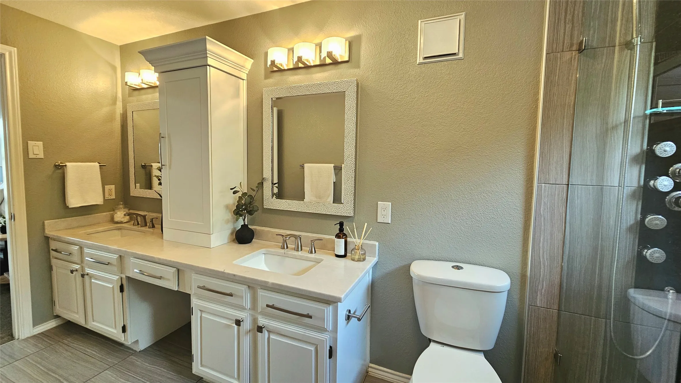 Condominium For Sale in Collin County , 5859 Frankford Road 603, Dallas, Texas 75252, 2 Bedroom, 2 Bathroom, Garage spaces, 1,151 Sqft, built in 1985, mls#21273299, Real Estate Agent in Dallas, Homes For Sale in Collin county, Homes For Sale in Dallas, Realtor in Dallas Texas, Real Estate Brokerage Independent Realty Texas, Luminita Cordes Realtor