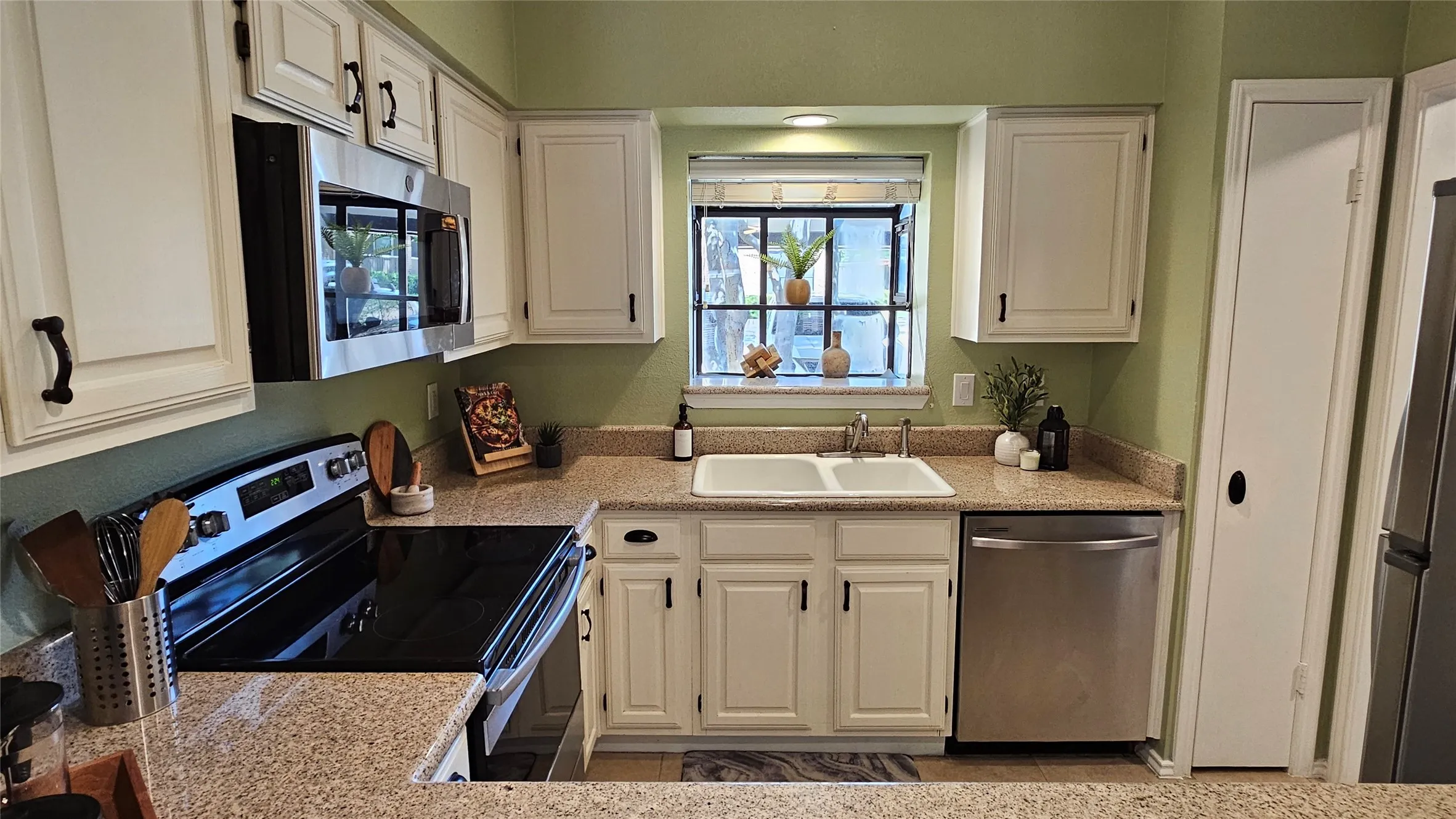 Condominium For Sale in Collin County , 5859 Frankford Road 603, Dallas, Texas 75252, 2 Bedroom, 2 Bathroom, Garage spaces, 1,151 Sqft, built in 1985, mls#21273299, Real Estate Agent in Dallas, Homes For Sale in Collin county, Homes For Sale in Dallas, Realtor in Dallas Texas, Real Estate Brokerage Independent Realty Texas, Luminita Cordes Realtor