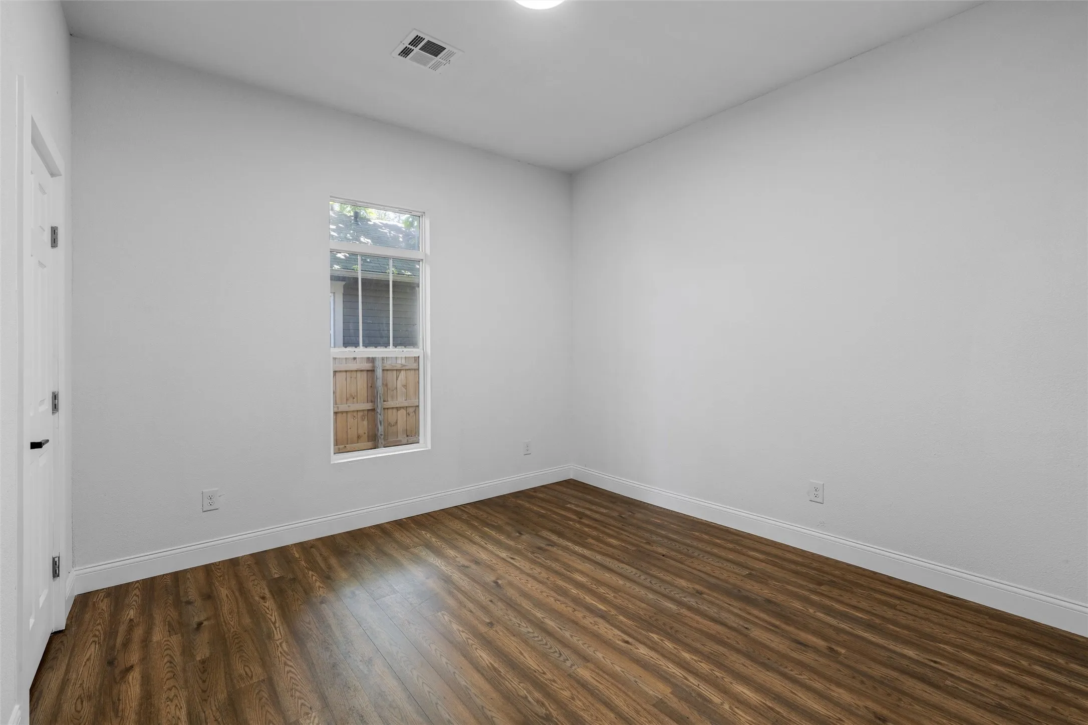 Single Family Residence For Sale in Mc Lennan County , 2023 Bosque Boulevard, Waco, Texas 76707, 3 Bedroom, 2 Bathroom, Garage spaces, 1,304 Sqft, built in 1922, mls#21285959, Real Estate Agent in Waco, Homes For Sale in Mc Lennan county, Homes For Sale in Waco, Realtor in Waco Texas, Real Estate Brokerage Independent Realty Texas, Luminita Cordes Realtor