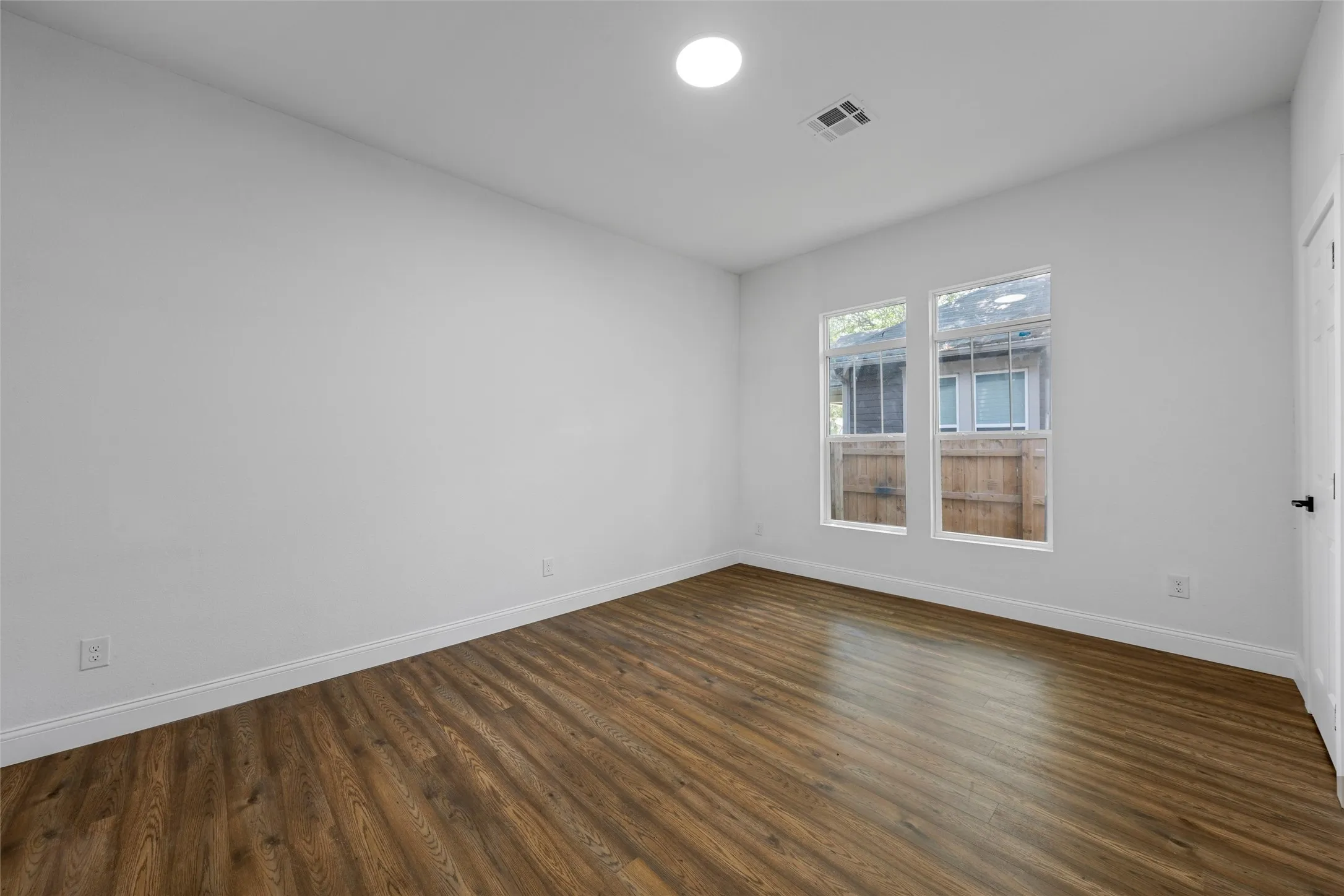 Single Family Residence For Sale in Mc Lennan County , 2023 Bosque Boulevard, Waco, Texas 76707, 3 Bedroom, 2 Bathroom, Garage spaces, 1,304 Sqft, built in 1922, mls#21285959, Real Estate Agent in Waco, Homes For Sale in Mc Lennan county, Homes For Sale in Waco, Realtor in Waco Texas, Real Estate Brokerage Independent Realty Texas, Luminita Cordes Realtor