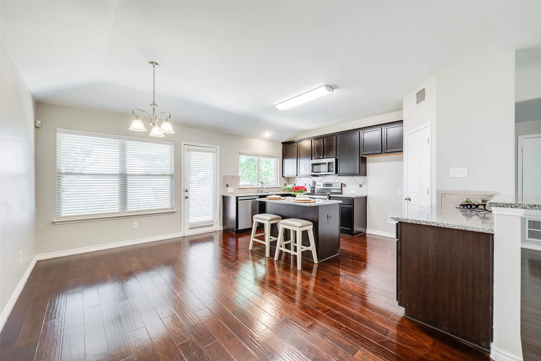 Single Family Residence For Sale in Denton County , 4521 Lakeside Hollow Street, Fort Worth, Texas 76262, 3 Bedroom, 2 Bathroom, 2 Garage spaces, 2,060 Sqft, built in 2011, mls#21282443, Real Estate Agent in Fort Worth, Homes For Sale in Denton county, Homes For Sale in Fort Worth, Realtor in Fort Worth Texas, Real Estate Brokerage Independent Realty Texas, Luminita Cordes Realtor