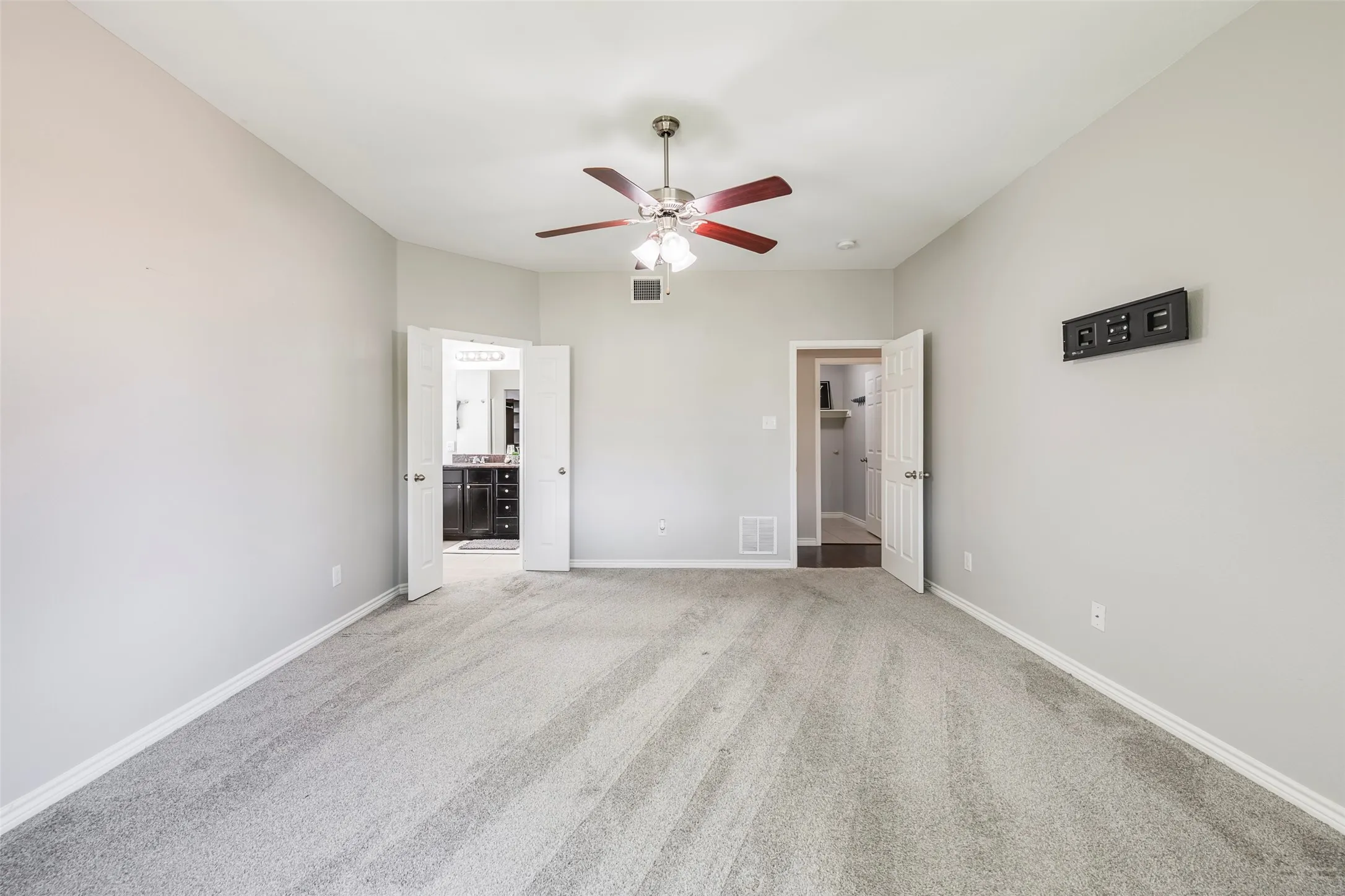 Single Family Residence For Sale in Denton County , 4521 Lakeside Hollow Street, Fort Worth, Texas 76262, 3 Bedroom, 2 Bathroom, 2 Garage spaces, 2,060 Sqft, built in 2011, mls#21282443, Real Estate Agent in Fort Worth, Homes For Sale in Denton county, Homes For Sale in Fort Worth, Realtor in Fort Worth Texas, Real Estate Brokerage Independent Realty Texas, Luminita Cordes Realtor