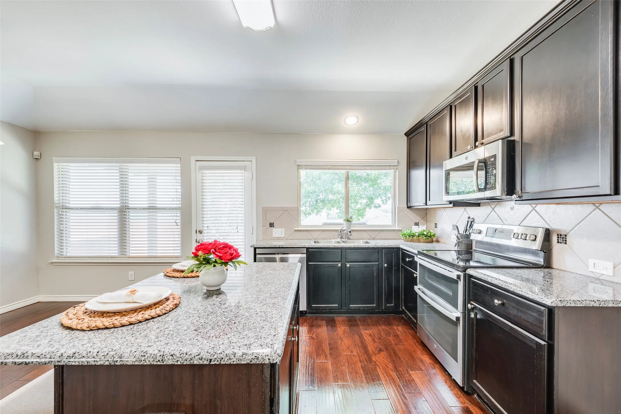 Single Family Residence For Sale in Denton County , 4521 Lakeside Hollow Street, Fort Worth, Texas 76262, 3 Bedroom, 2 Bathroom, 2 Garage spaces, 2,060 Sqft, built in 2011, mls#21282443, Real Estate Agent in Fort Worth, Homes For Sale in Denton county, Homes For Sale in Fort Worth, Realtor in Fort Worth Texas, Real Estate Brokerage Independent Realty Texas, Luminita Cordes Realtor