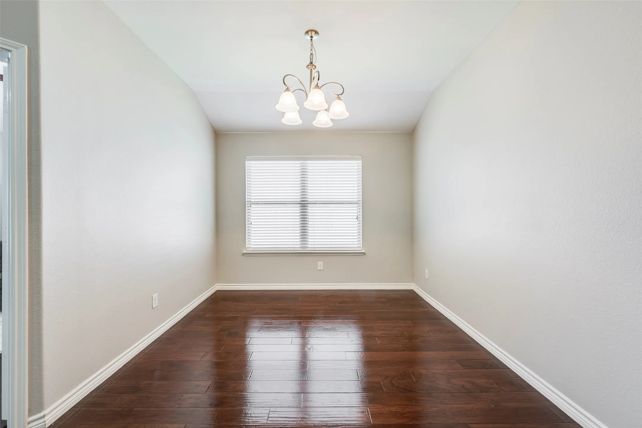 Single Family Residence For Sale in Denton County , 4521 Lakeside Hollow Street, Fort Worth, Texas 76262, 3 Bedroom, 2 Bathroom, 2 Garage spaces, 2,060 Sqft, built in 2011, mls#21282443, Real Estate Agent in Fort Worth, Homes For Sale in Denton county, Homes For Sale in Fort Worth, Realtor in Fort Worth Texas, Real Estate Brokerage Independent Realty Texas, Luminita Cordes Realtor