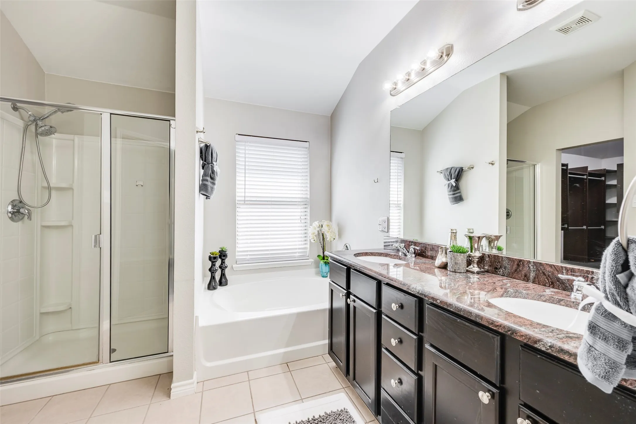 Single Family Residence For Sale in Denton County , 4521 Lakeside Hollow Street, Fort Worth, Texas 76262, 3 Bedroom, 2 Bathroom, 2 Garage spaces, 2,060 Sqft, built in 2011, mls#21282443, Real Estate Agent in Fort Worth, Homes For Sale in Denton county, Homes For Sale in Fort Worth, Realtor in Fort Worth Texas, Real Estate Brokerage Independent Realty Texas, Luminita Cordes Realtor