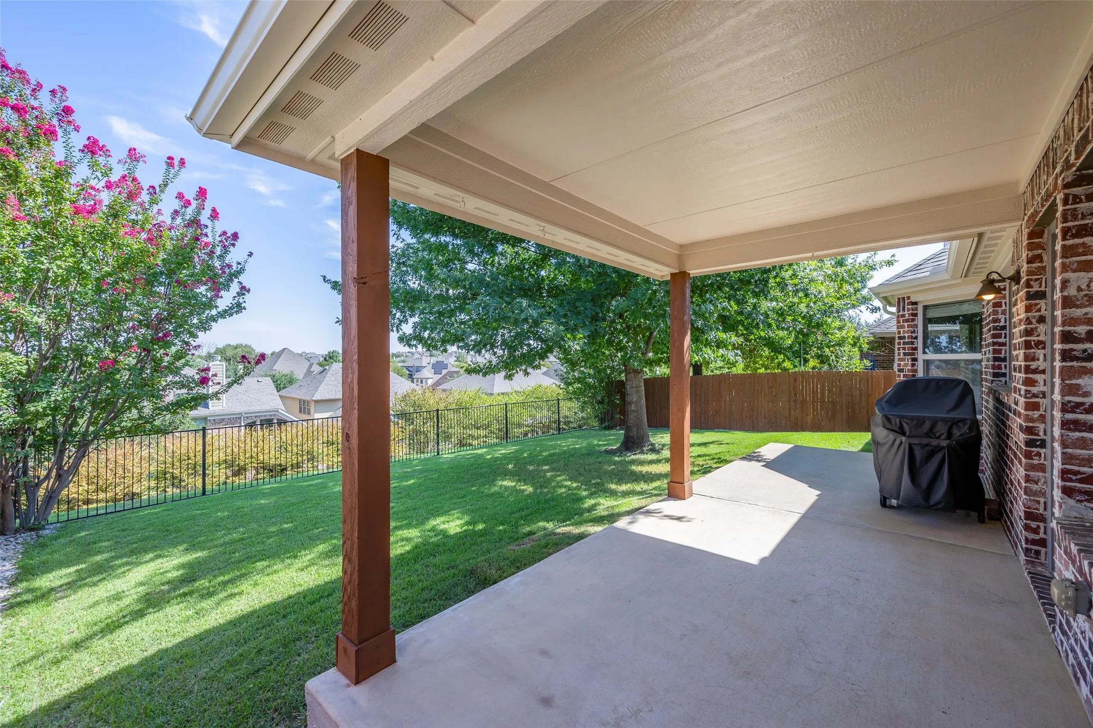 Single Family Residence For Sale in Denton County , 4521 Lakeside Hollow Street, Fort Worth, Texas 76262, 3 Bedroom, 2 Bathroom, 2 Garage spaces, 2,060 Sqft, built in 2011, mls#21282443, Real Estate Agent in Fort Worth, Homes For Sale in Denton county, Homes For Sale in Fort Worth, Realtor in Fort Worth Texas, Real Estate Brokerage Independent Realty Texas, Luminita Cordes Realtor