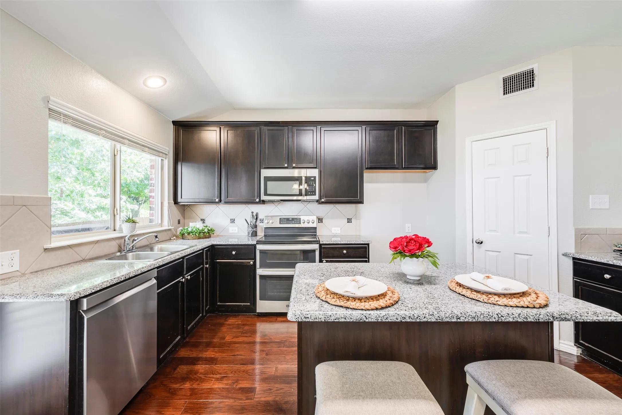 Single Family Residence For Sale in Denton County , 4521 Lakeside Hollow Street, Fort Worth, Texas 76262, 3 Bedroom, 2 Bathroom, 2 Garage spaces, 2,060 Sqft, built in 2011, mls#21282443, Real Estate Agent in Fort Worth, Homes For Sale in Denton county, Homes For Sale in Fort Worth, Realtor in Fort Worth Texas, Real Estate Brokerage Independent Realty Texas, Luminita Cordes Realtor