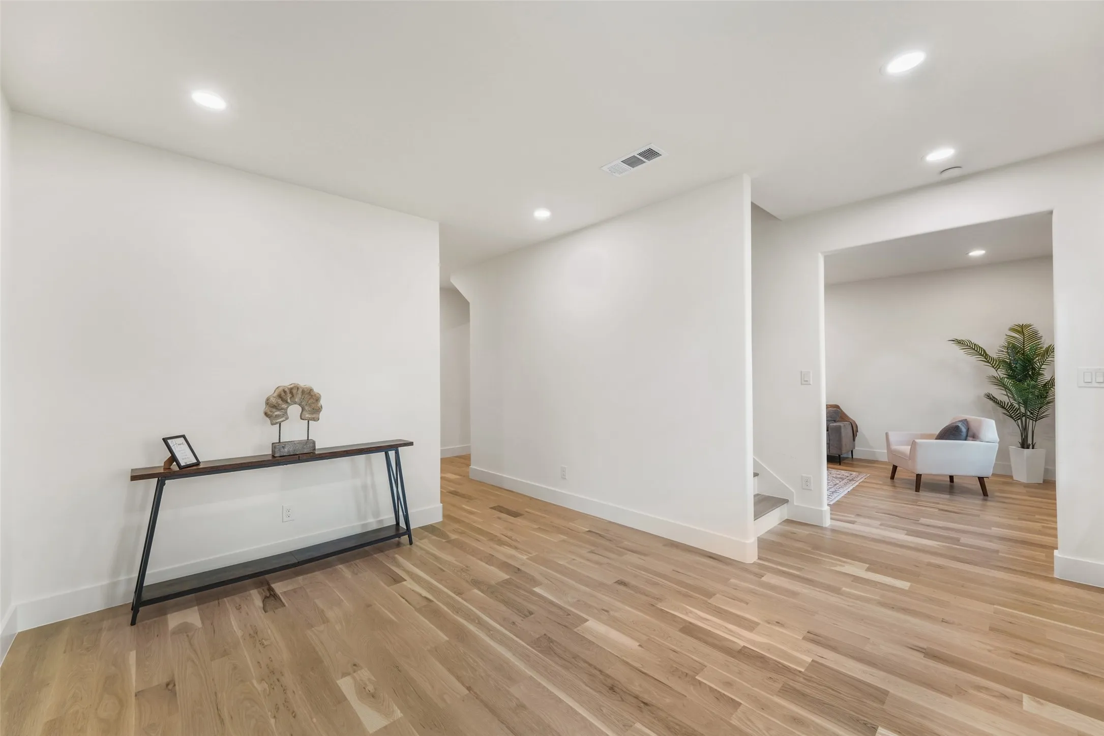 Single Family Residence For Sale in Dallas County , 5259 Saint Charles Avenue, Dallas, Texas 75223, 7 Bedroom, 5 Bathroom, Garage spaces, 4,439 Sqft, built in 2022, mls#21285974, Real Estate Agent in Dallas, Homes For Sale in Dallas county, Homes For Sale in Dallas, Realtor in Dallas Texas, Real Estate Brokerage Independent Realty Texas, Luminita Cordes Realtor
