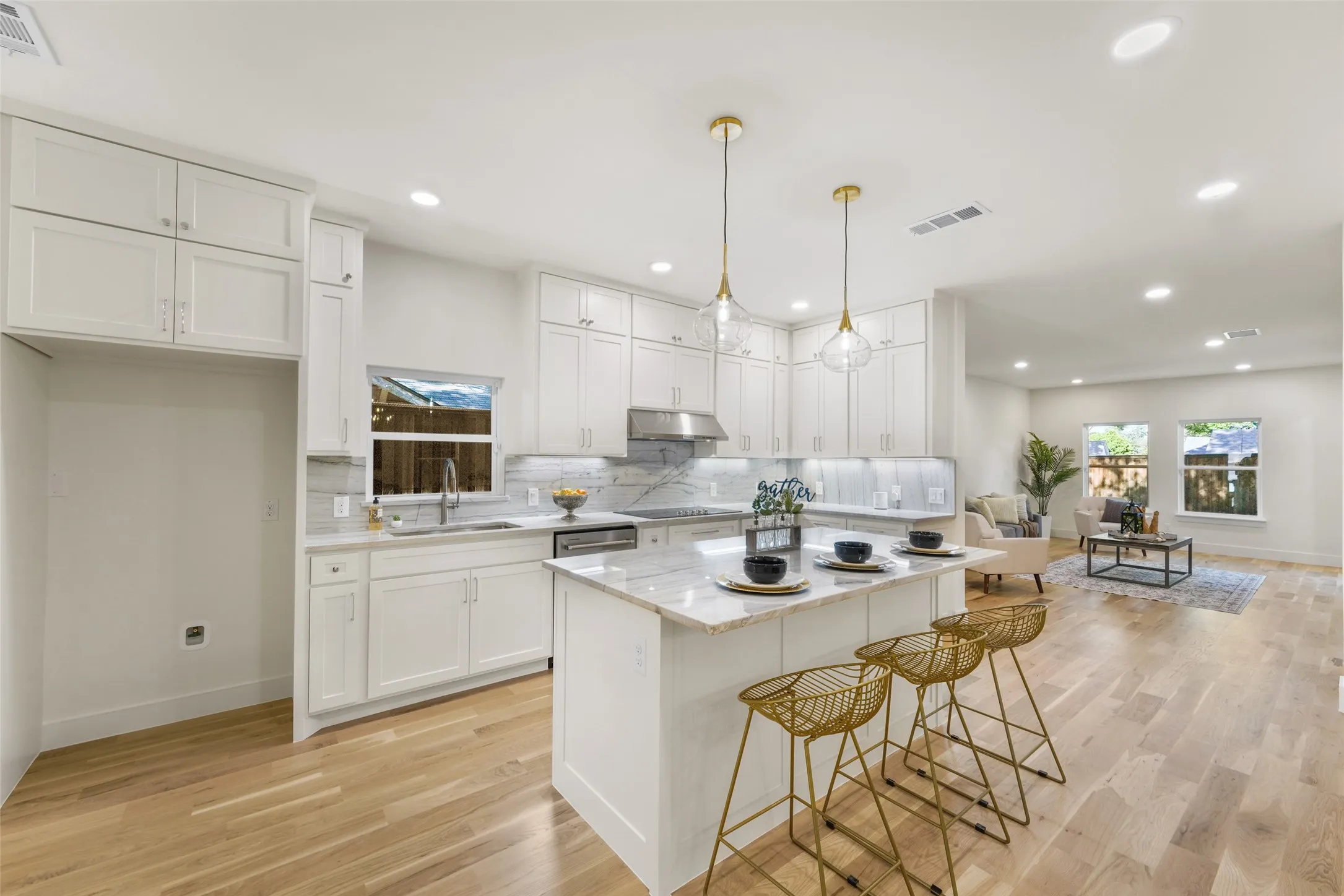 Single Family Residence For Sale in Dallas County , 5259 Saint Charles Avenue, Dallas, Texas 75223, 7 Bedroom, 5 Bathroom, Garage spaces, 4,439 Sqft, built in 2022, mls#21285974, Real Estate Agent in Dallas, Homes For Sale in Dallas county, Homes For Sale in Dallas, Realtor in Dallas Texas, Real Estate Brokerage Independent Realty Texas, Luminita Cordes Realtor