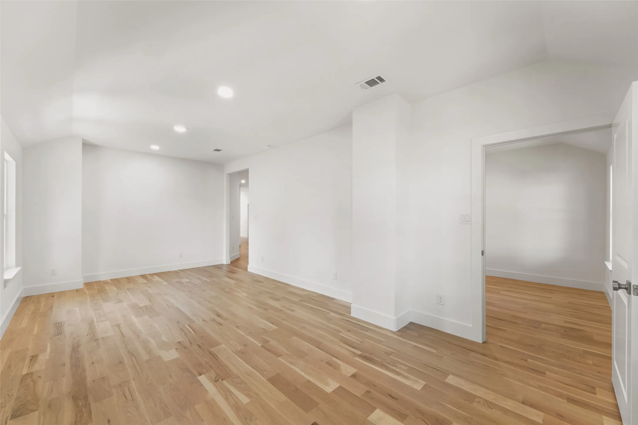 Single Family Residence For Sale in Dallas County , 5259 Saint Charles Avenue, Dallas, Texas 75223, 7 Bedroom, 5 Bathroom, Garage spaces, 4,439 Sqft, built in 2022, mls#21285974, Real Estate Agent in Dallas, Homes For Sale in Dallas county, Homes For Sale in Dallas, Realtor in Dallas Texas, Real Estate Brokerage Independent Realty Texas, Luminita Cordes Realtor