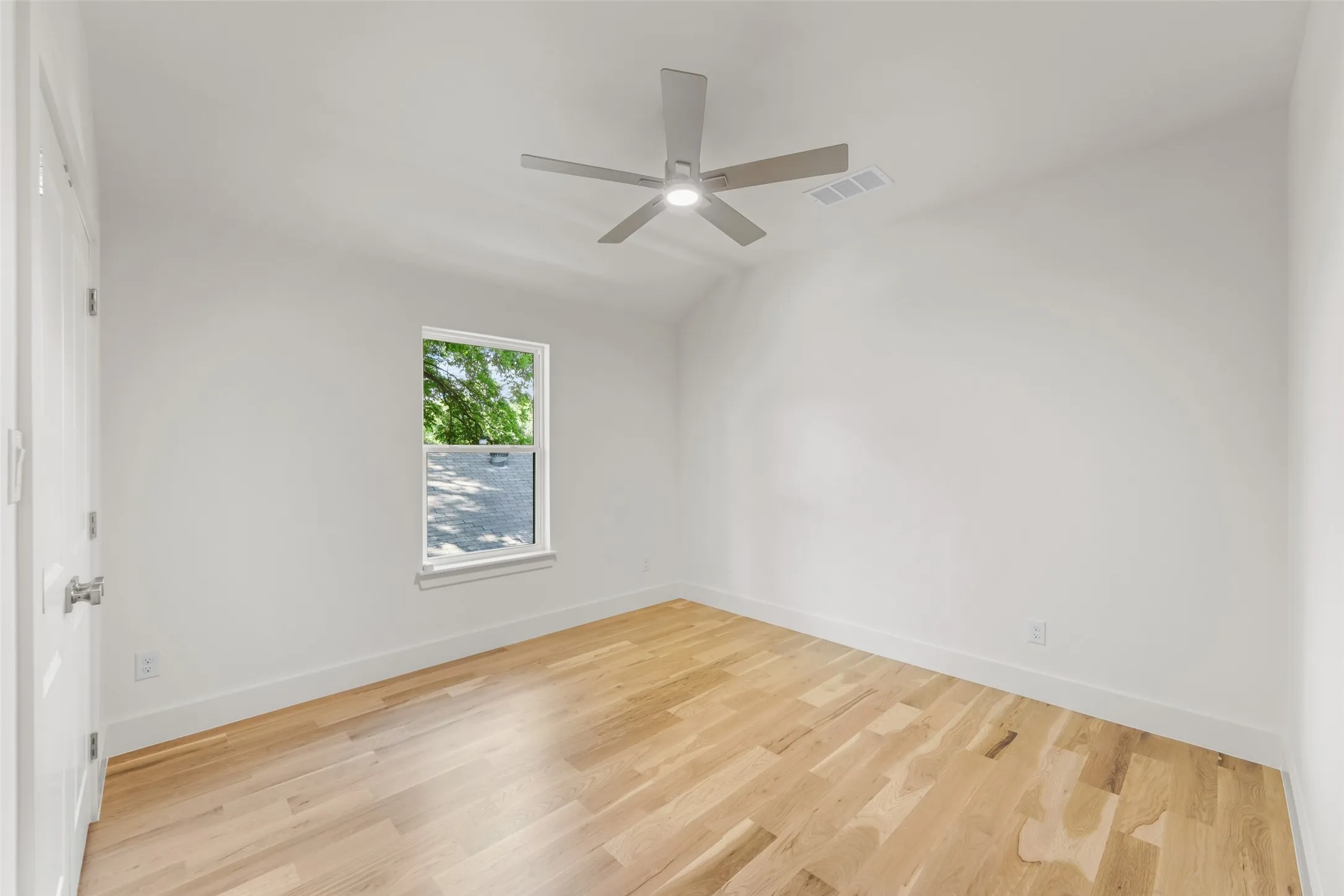 Single Family Residence For Sale in Dallas County , 5259 Saint Charles Avenue, Dallas, Texas 75223, 7 Bedroom, 5 Bathroom, Garage spaces, 4,439 Sqft, built in 2022, mls#21285974, Real Estate Agent in Dallas, Homes For Sale in Dallas county, Homes For Sale in Dallas, Realtor in Dallas Texas, Real Estate Brokerage Independent Realty Texas, Luminita Cordes Realtor