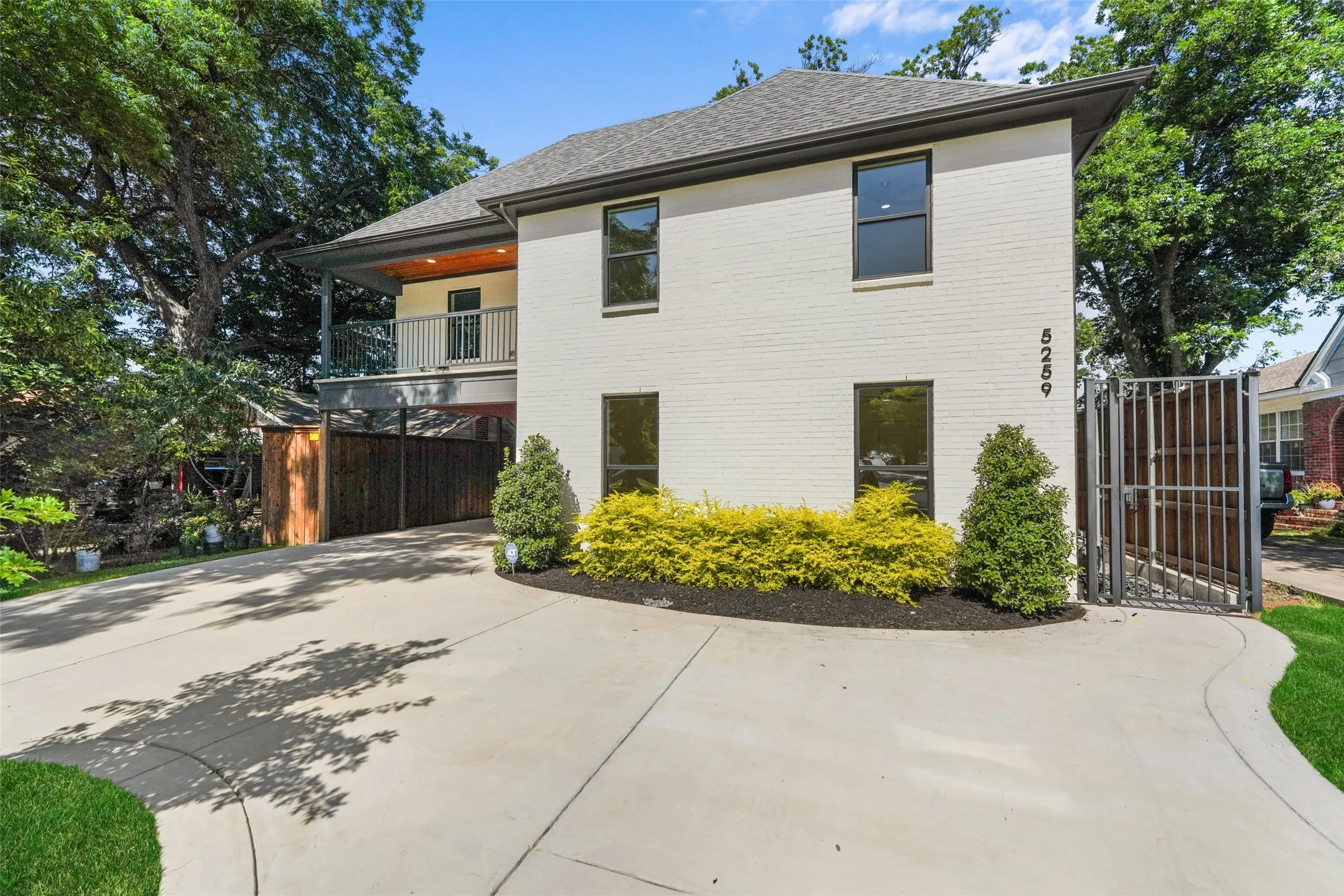 Single Family Residence For Sale in Dallas County , 5259 Saint Charles Avenue, Dallas, Texas 75223, 7 Bedroom, 5 Bathroom, Garage spaces, 4,439 Sqft, built in 2022, mls#21285974, Real Estate Agent in Dallas, Homes For Sale in Dallas county, Homes For Sale in Dallas, Realtor in Dallas Texas, Real Estate Brokerage Independent Realty Texas, Luminita Cordes Realtor