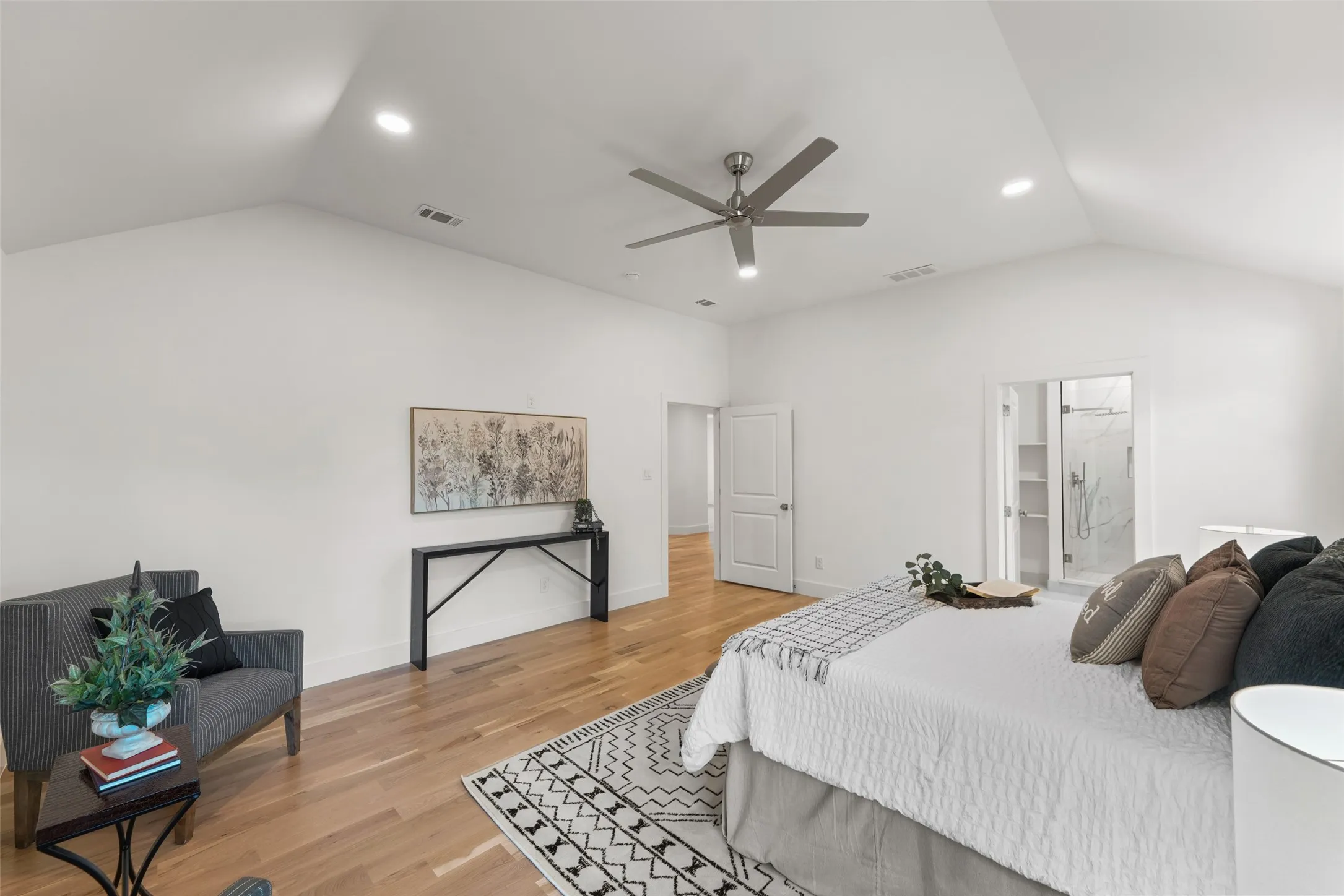 Single Family Residence For Sale in Dallas County , 5259 Saint Charles Avenue, Dallas, Texas 75223, 7 Bedroom, 5 Bathroom, Garage spaces, 4,439 Sqft, built in 2022, mls#21285974, Real Estate Agent in Dallas, Homes For Sale in Dallas county, Homes For Sale in Dallas, Realtor in Dallas Texas, Real Estate Brokerage Independent Realty Texas, Luminita Cordes Realtor