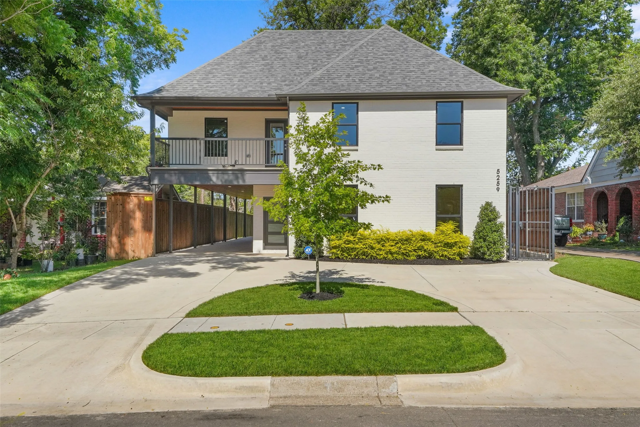 Single Family Residence For Sale in Dallas County , 5259 Saint Charles Avenue, Dallas, Texas 75223, 7 Bedroom, 5 Bathroom, Garage spaces, 4,439 Sqft, built in 2022, mls#21285974, Real Estate Agent in Dallas, Homes For Sale in Dallas county, Homes For Sale in Dallas, Realtor in Dallas Texas, Real Estate Brokerage Independent Realty Texas, Luminita Cordes Realtor