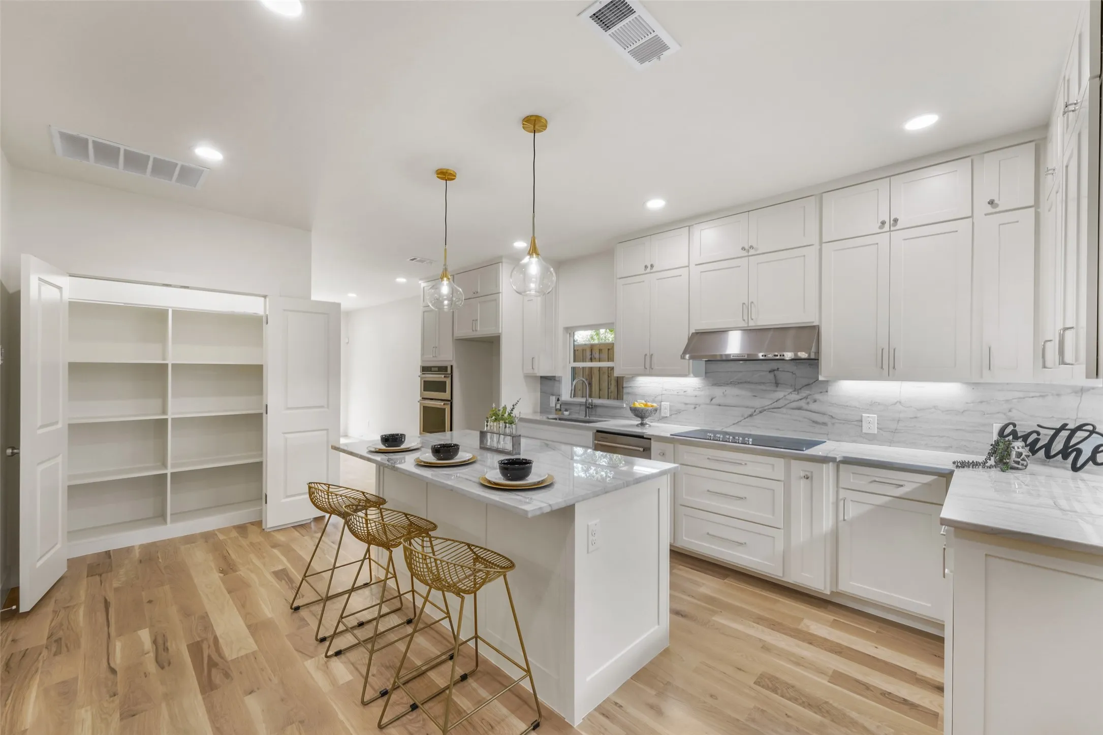 Single Family Residence For Sale in Dallas County , 5259 Saint Charles Avenue, Dallas, Texas 75223, 7 Bedroom, 5 Bathroom, Garage spaces, 4,439 Sqft, built in 2022, mls#21285974, Real Estate Agent in Dallas, Homes For Sale in Dallas county, Homes For Sale in Dallas, Realtor in Dallas Texas, Real Estate Brokerage Independent Realty Texas, Luminita Cordes Realtor