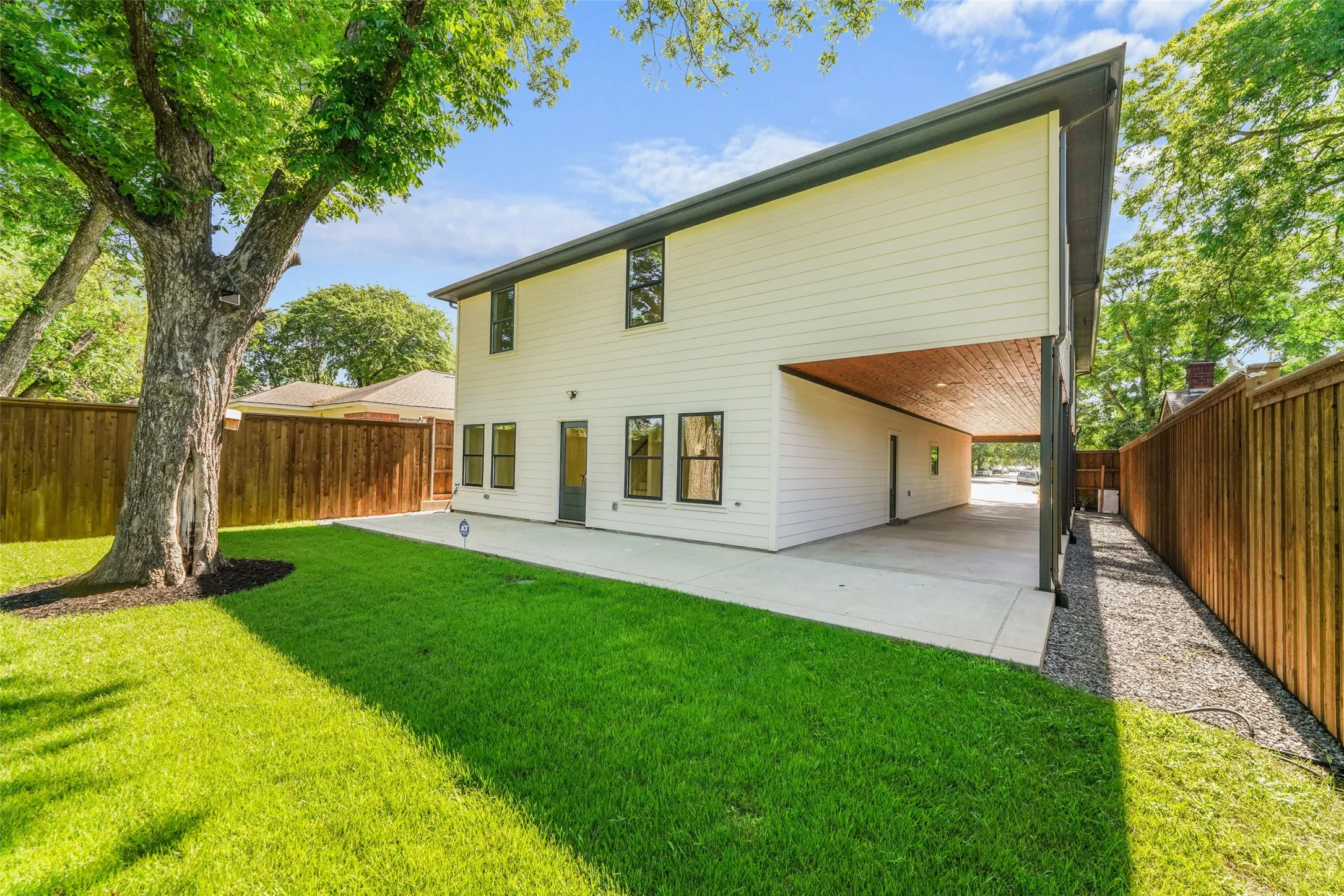 Single Family Residence For Sale in Dallas County , 5259 Saint Charles Avenue, Dallas, Texas 75223, 7 Bedroom, 5 Bathroom, Garage spaces, 4,439 Sqft, built in 2022, mls#21285974, Real Estate Agent in Dallas, Homes For Sale in Dallas county, Homes For Sale in Dallas, Realtor in Dallas Texas, Real Estate Brokerage Independent Realty Texas, Luminita Cordes Realtor