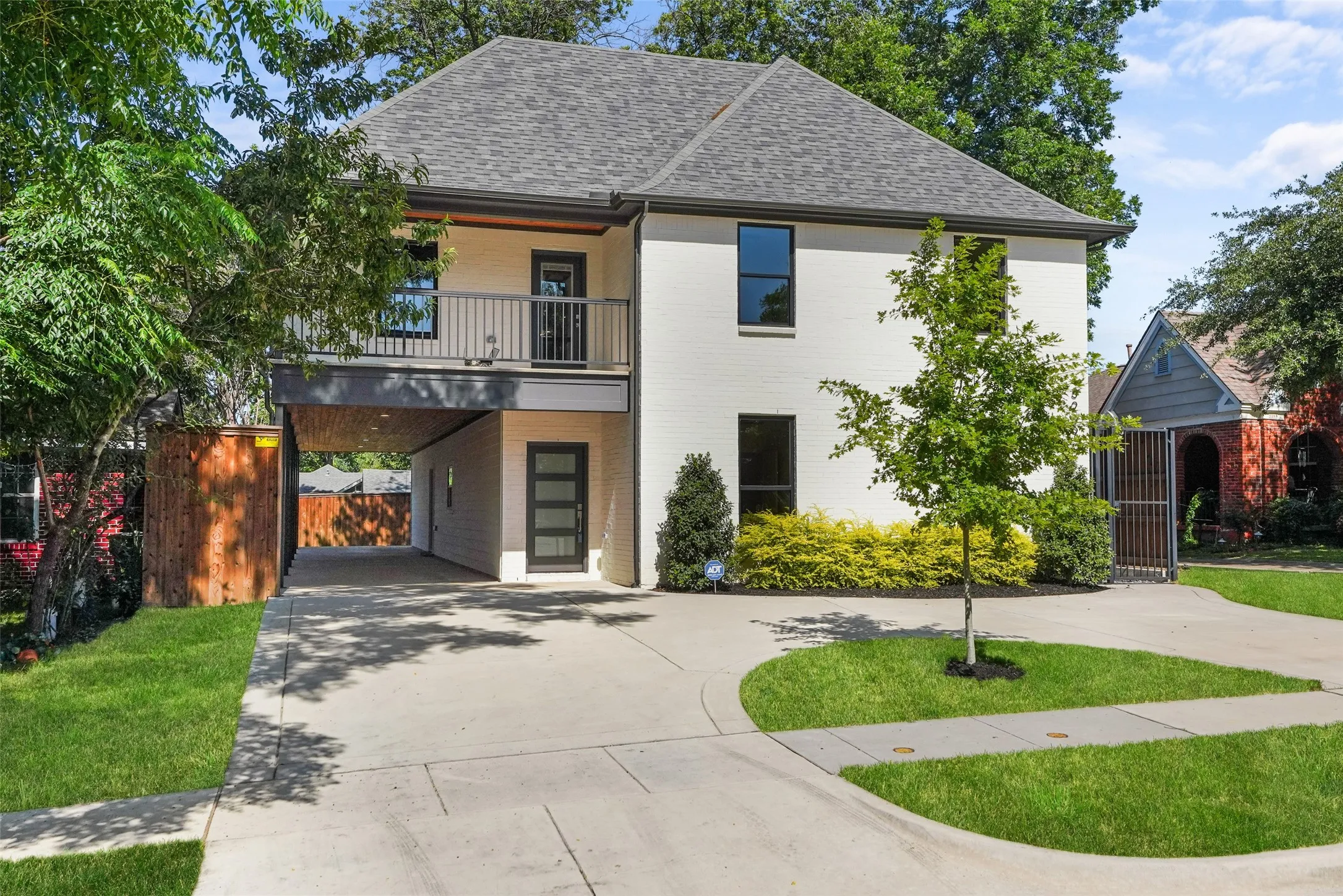 Single Family Residence For Sale in Dallas County , 5259 Saint Charles Avenue, Dallas, Texas 75223, 7 Bedroom, 5 Bathroom, Garage spaces, 4,439 Sqft, built in 2022, mls#21285974, Real Estate Agent in Dallas, Homes For Sale in Dallas county, Homes For Sale in Dallas, Realtor in Dallas Texas, Real Estate Brokerage Independent Realty Texas, Luminita Cordes Realtor