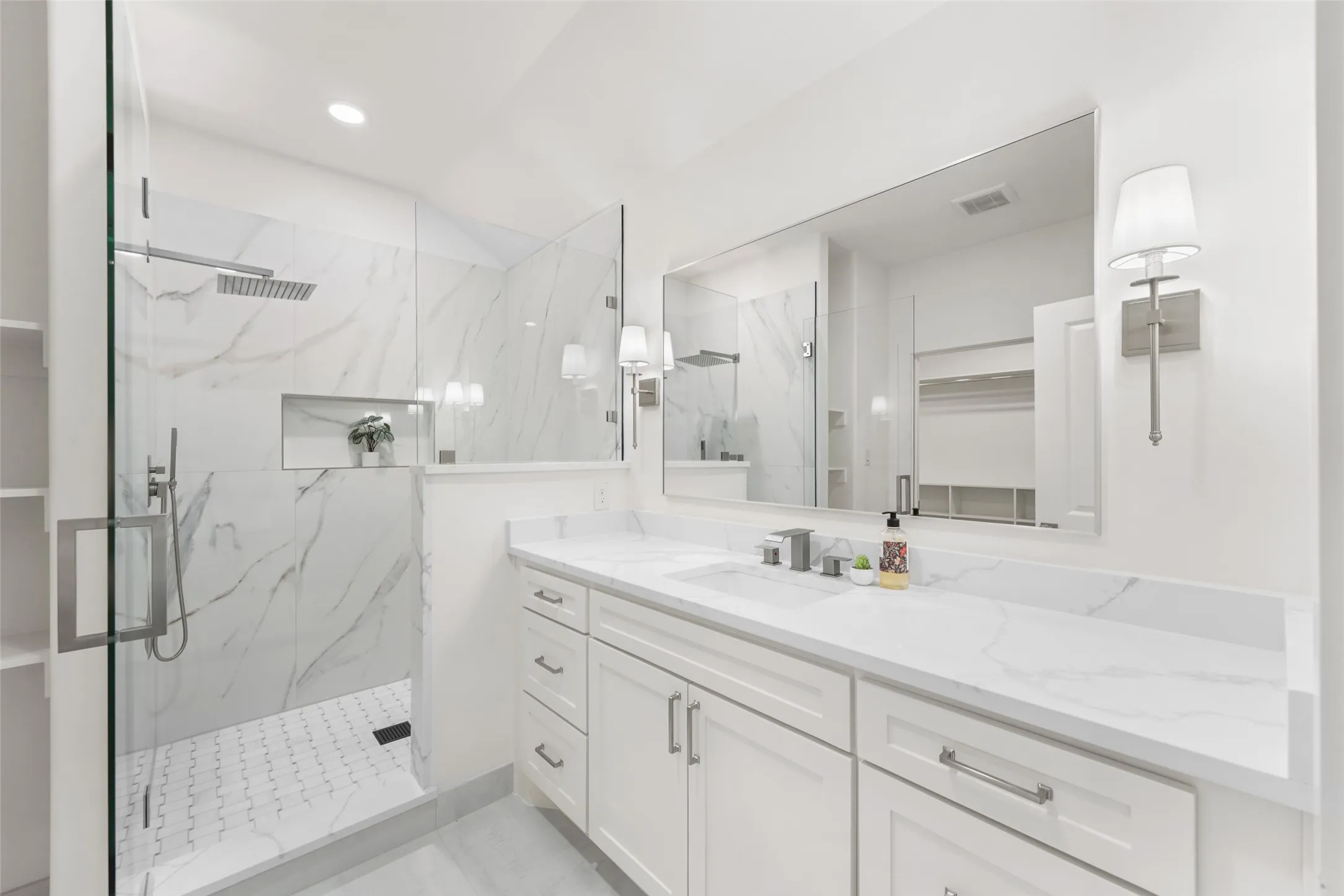 Single Family Residence For Sale in Dallas County , 5259 Saint Charles Avenue, Dallas, Texas 75223, 7 Bedroom, 5 Bathroom, Garage spaces, 4,439 Sqft, built in 2022, mls#21285974, Real Estate Agent in Dallas, Homes For Sale in Dallas county, Homes For Sale in Dallas, Realtor in Dallas Texas, Real Estate Brokerage Independent Realty Texas, Luminita Cordes Realtor
